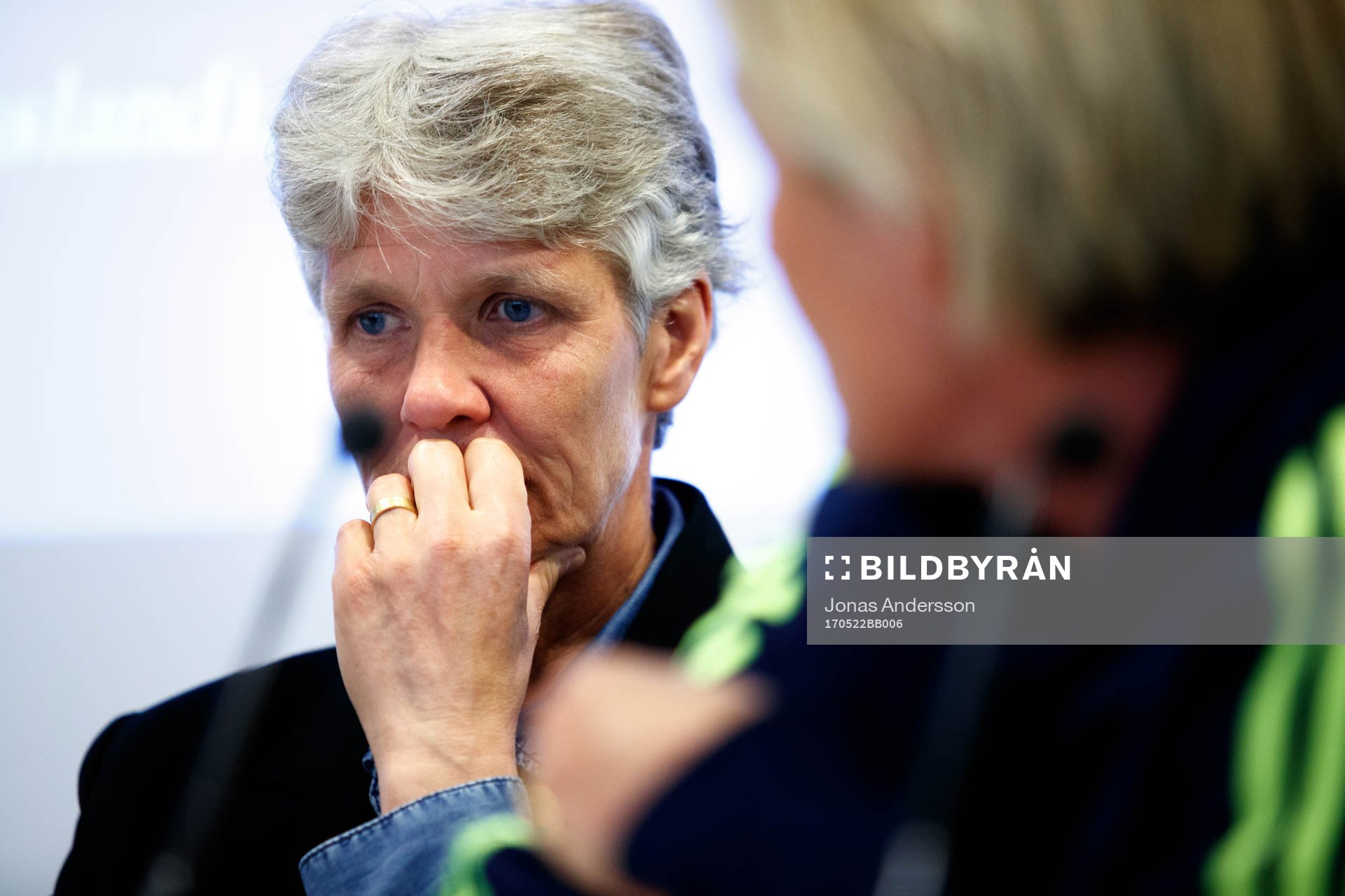 Förbundskapten Pia Sundhage funderar