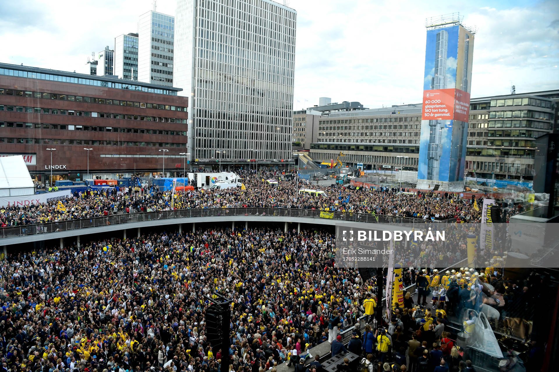 Laget på Sergels torg när Sveriges landslag i ishockey
