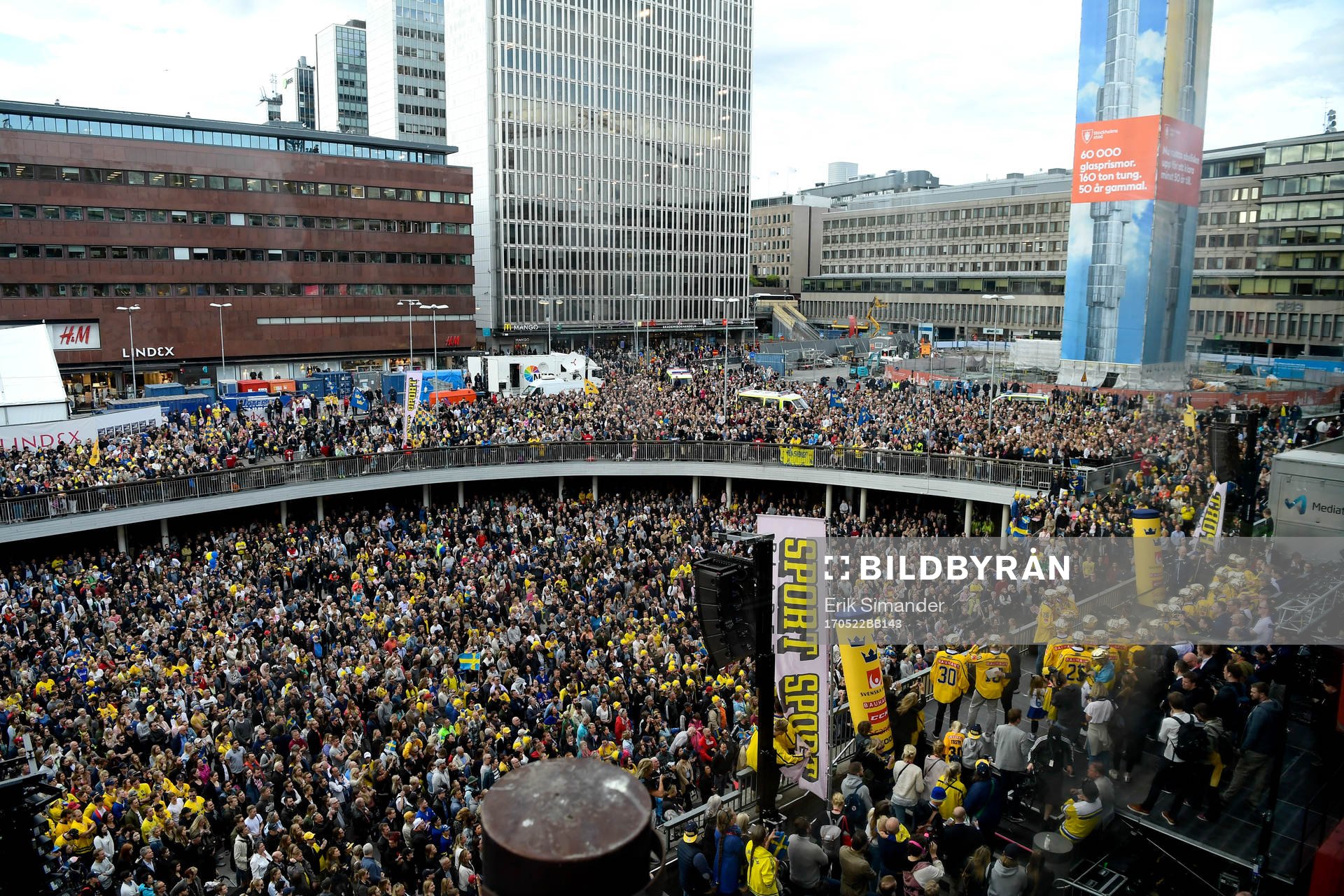 Laget på Sergels torg när Sveriges landslag i ishockey