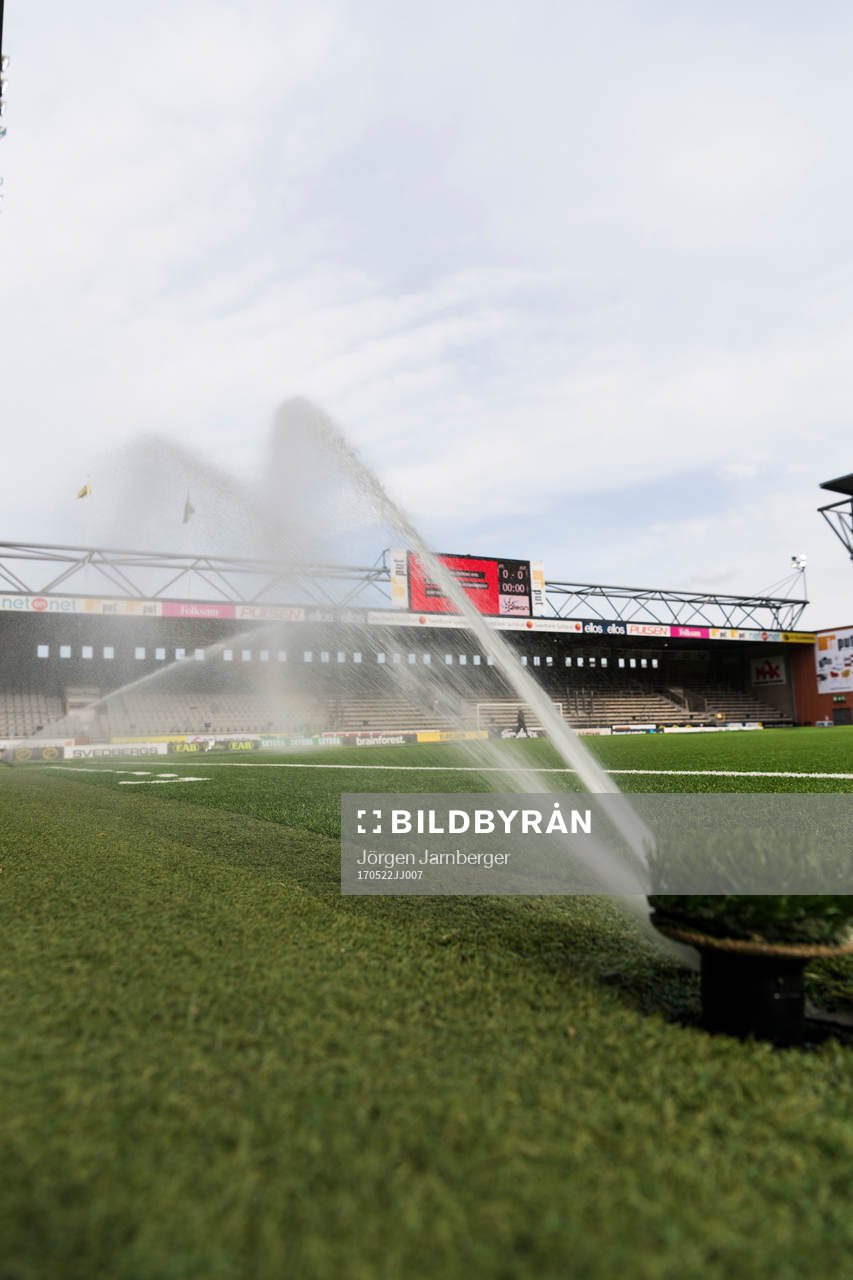 Bevattning av konstgräset på Borås arena