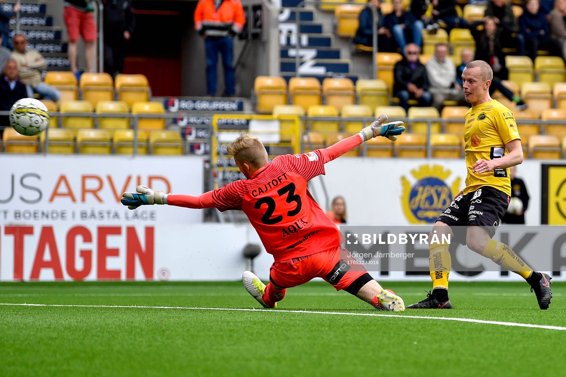 Elfsborgs Daniel Gustavsson gör 1-0 bakom Jönköpings