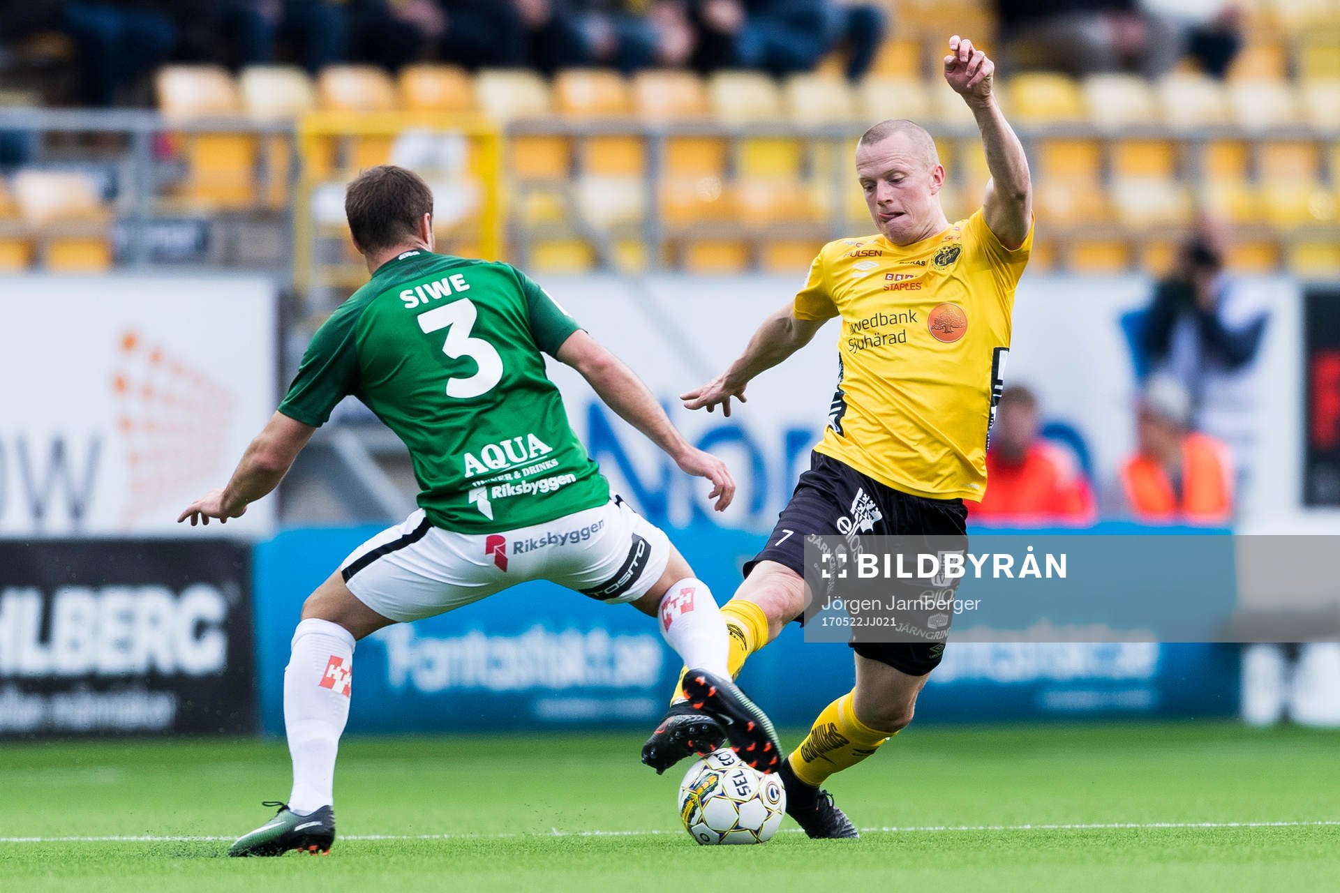 Elfsborgs Daniel Gustavsson och Jönköpings Tom Siwe (rygg