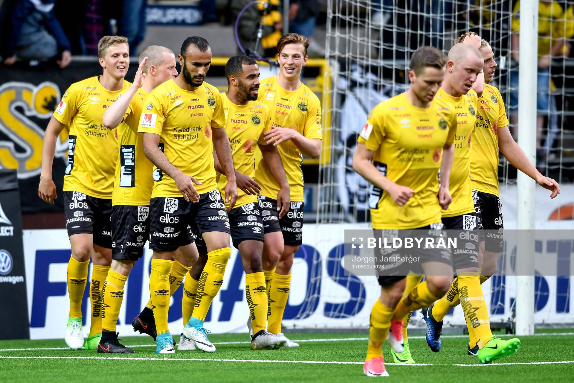 Elfsborgs Issam Jebali jublar med lagkamrater
