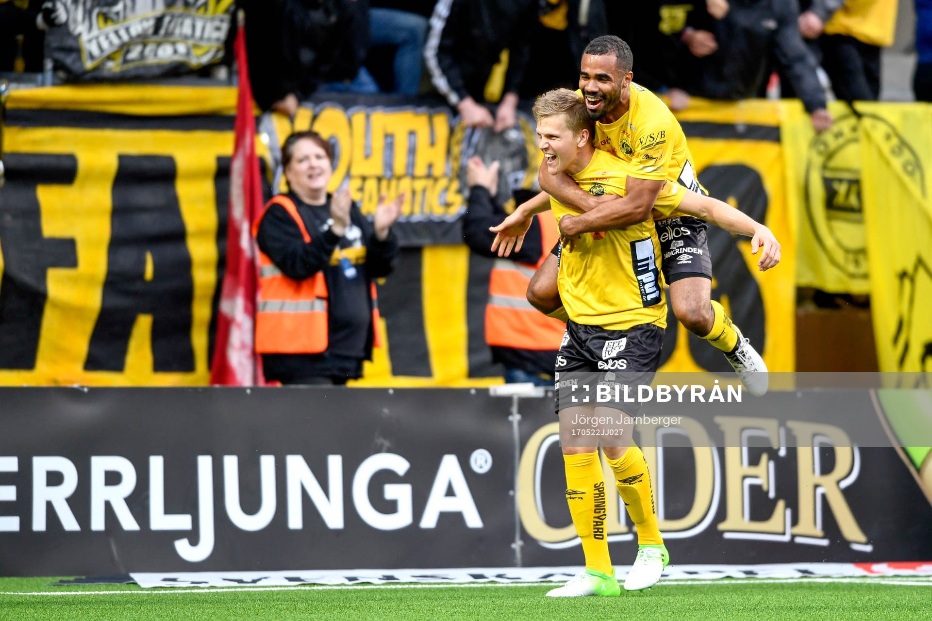 Elfsborgs Joakim Nilsson och Alex Dyer jublar