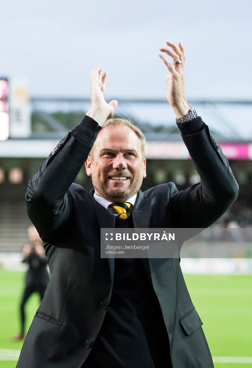 Elfsborgs manager Magnus Haglund jublar