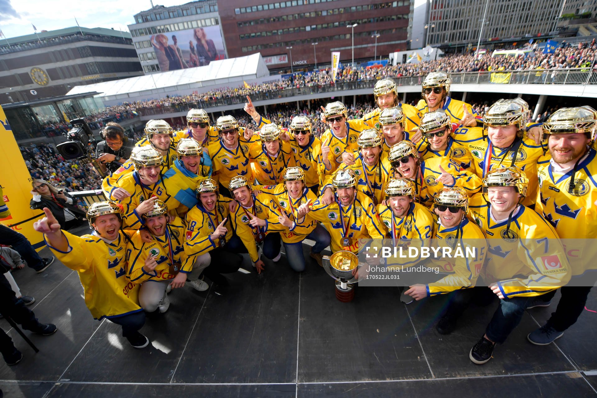 Laget på Sergels torg när Sveriges landslag i ishockey