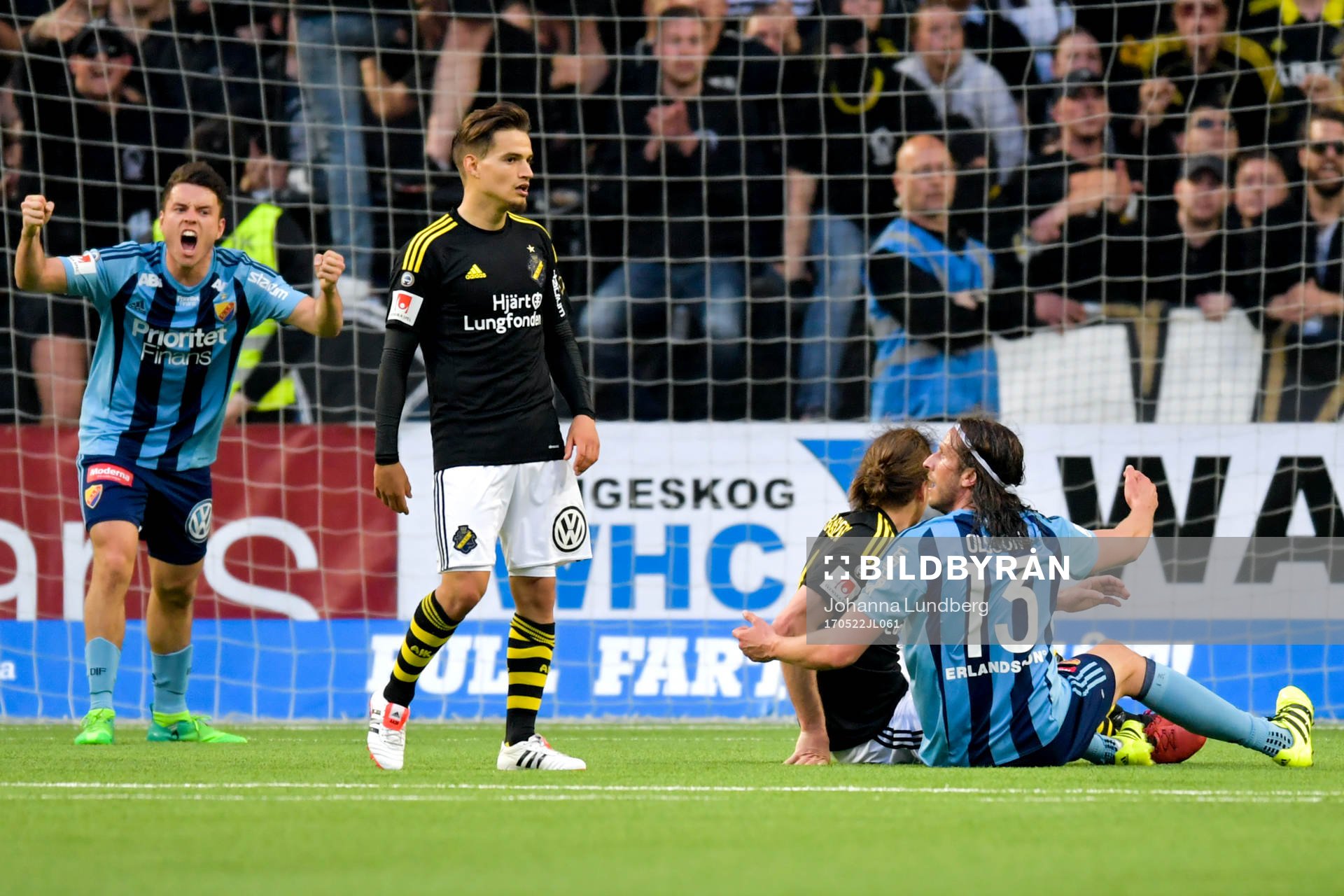 Djurgårdens Kerim Mrabti och Jonas Olsson vill ha straff