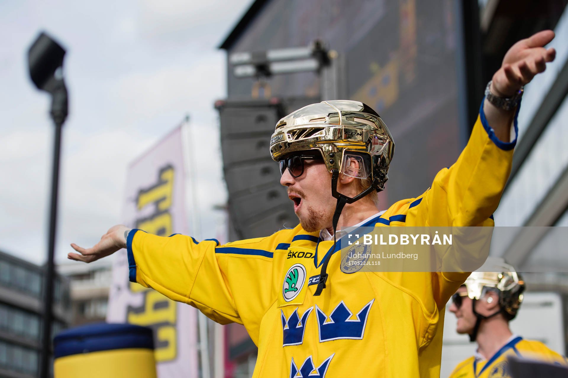 Joakim Nordström på Sergels torg när Sveriges landslag i