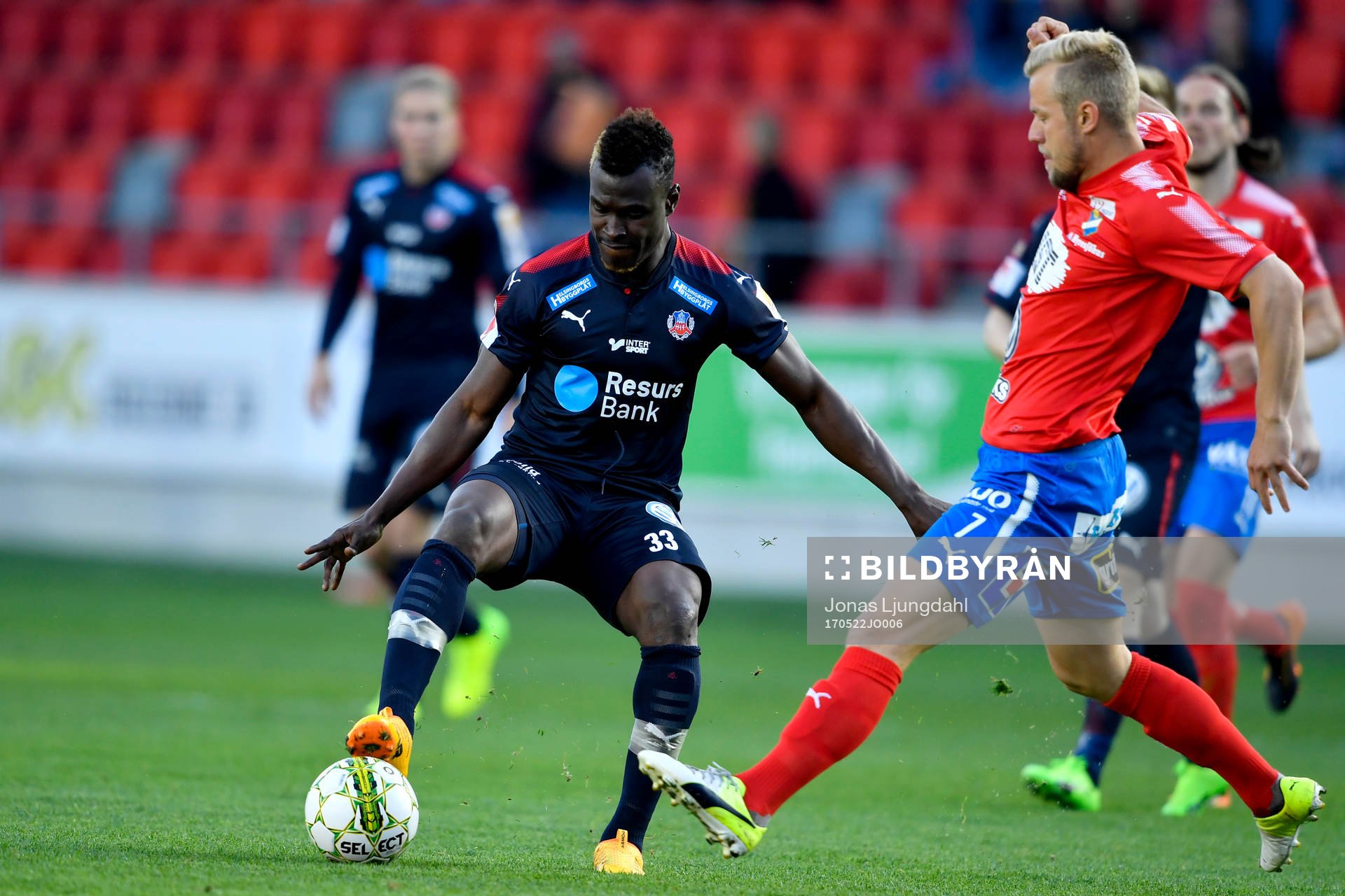 Helsingborgs Edwin Gyimah och Östers Sebastian Crona