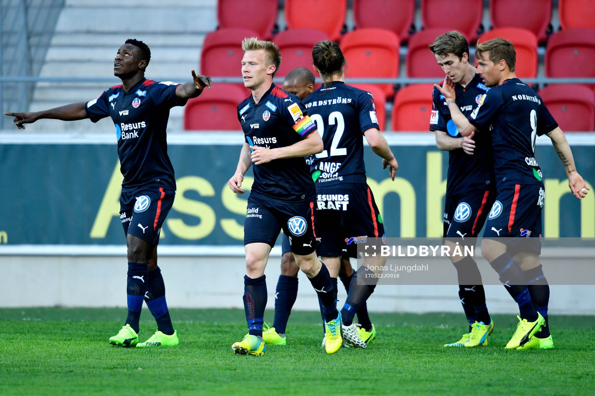 Helsingborgs Oke Akpoveta jublar