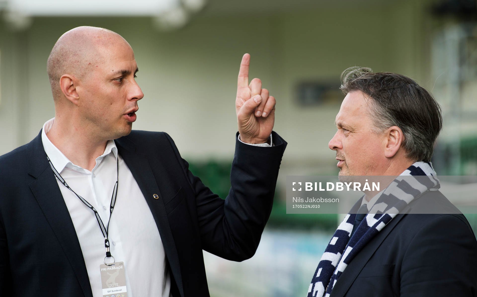 Sundsvalls klubbchef Henrik Wikström och sportchef Urban Hagblom innan fotbollsmatchen i Allsvenskan mellan GIF Sundsvall och IFK Göteborg den 22 maj 2017 i Sundsvall.