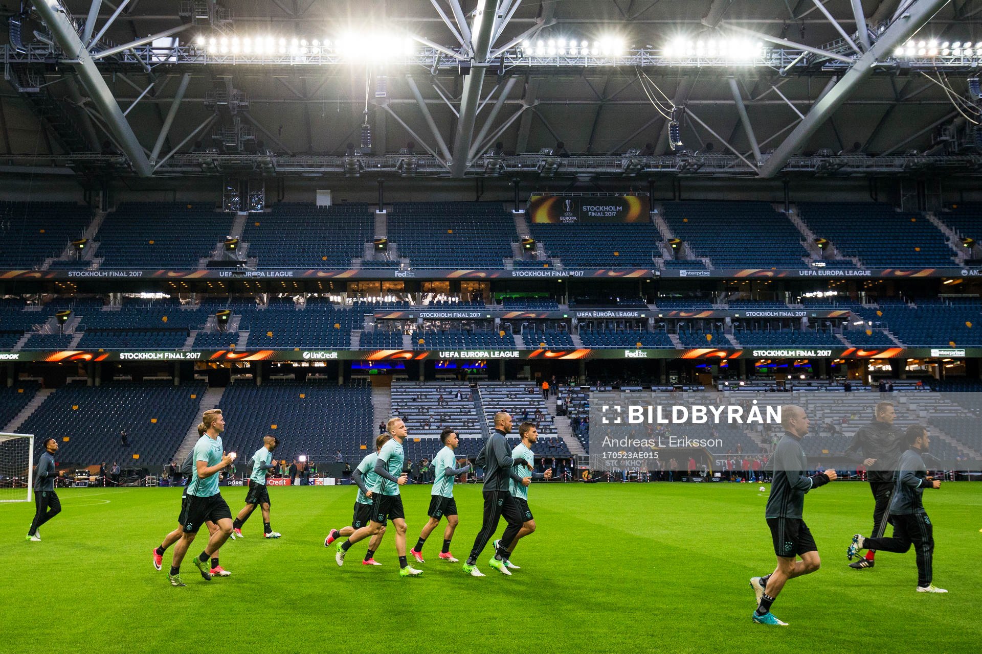 Ajax spelare värmer upp