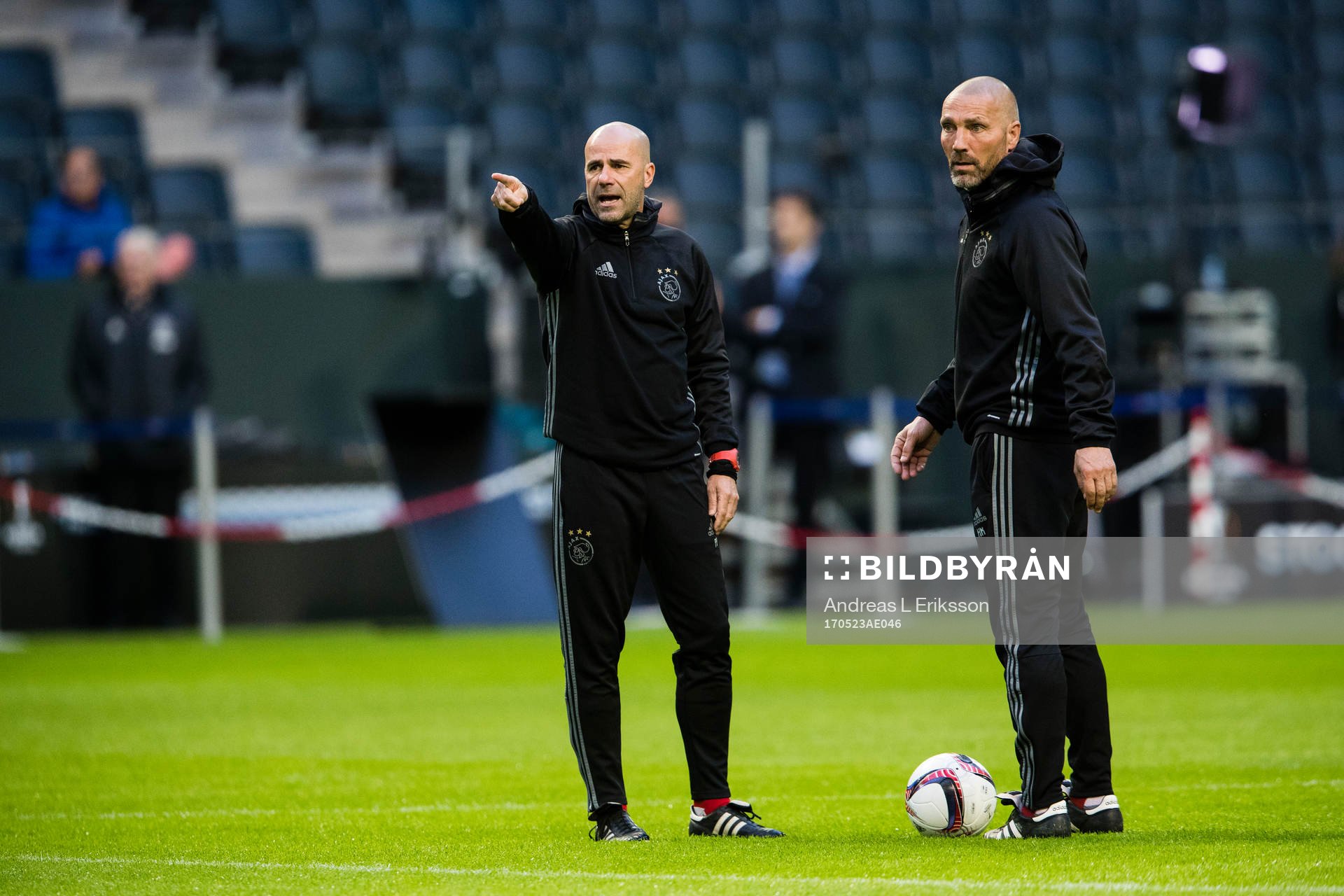Ajax tränare Peter Bosz och assisterande tränare Hendrie