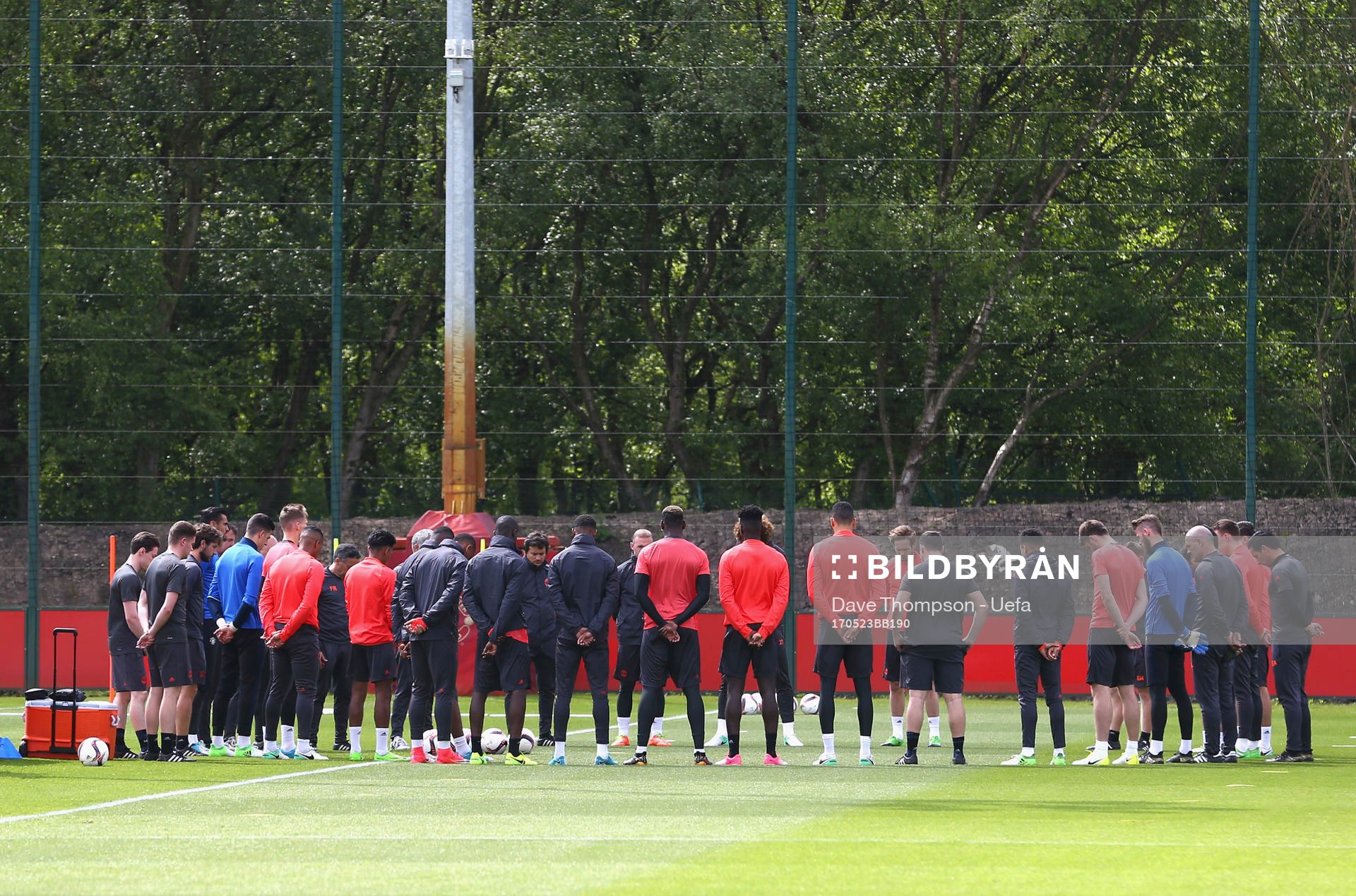 The Manchester United players and staff hold a minute