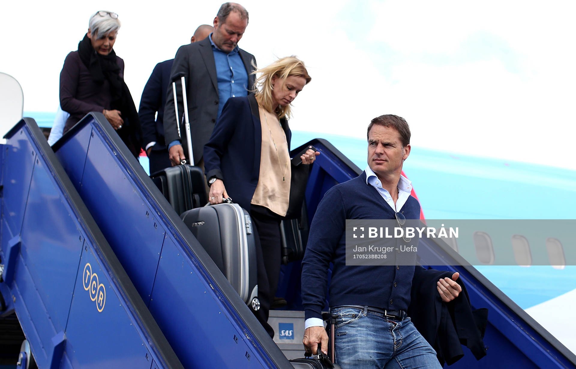 Frank de Boer(R) arrives with the Ajax team