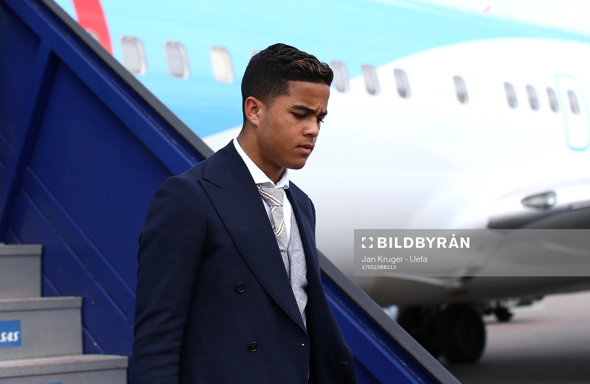 Justin Kluivert of Ajax arrives with team mates