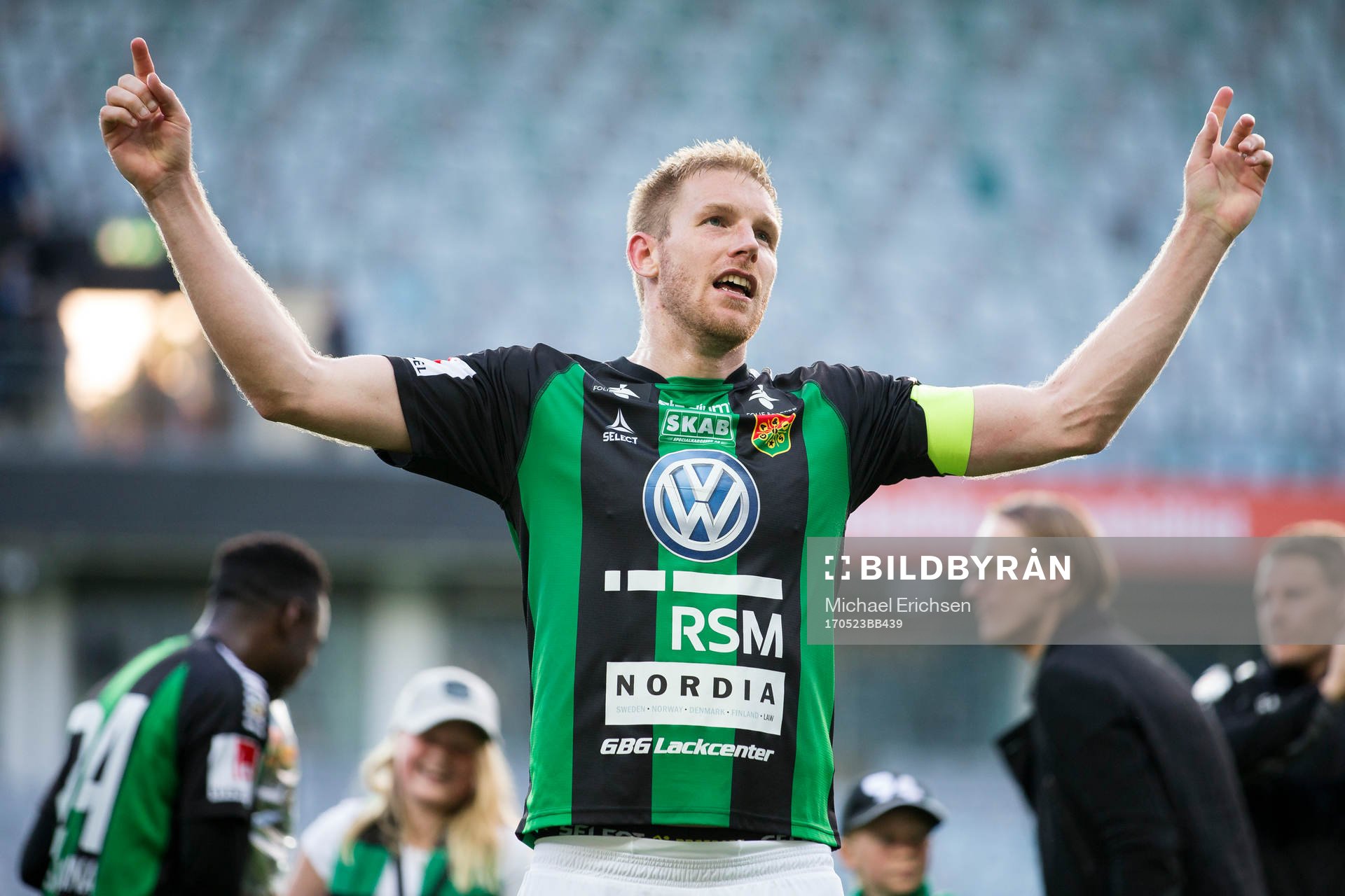 GAIS Steven Old jublar framför klacken