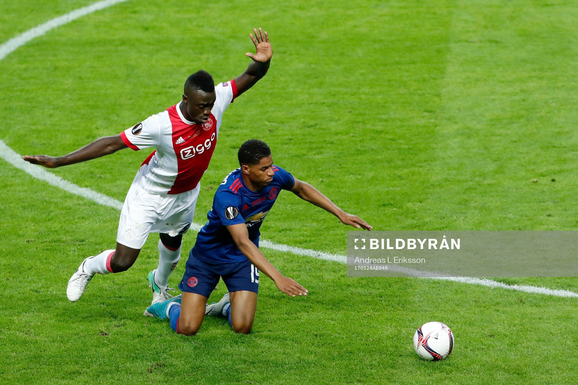 Ajax Davinson Sánchez och Manchester Uniteds Marcus Rashford i närkamp under finalen i Europa League mellan Ajax och Manchester United den 24 maj 2017 i Stockholm. 