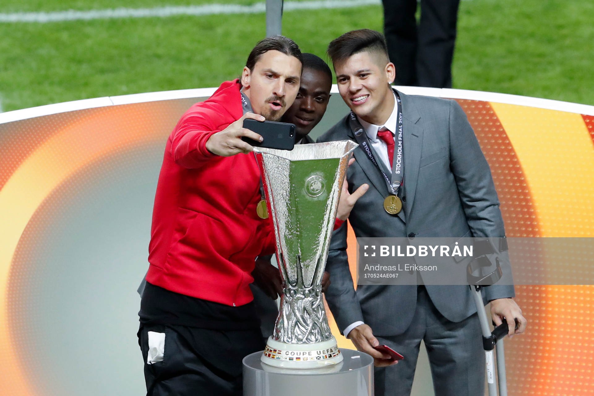 Manchester Uniteds Zlatan Ibrahimovic tar en selfie med