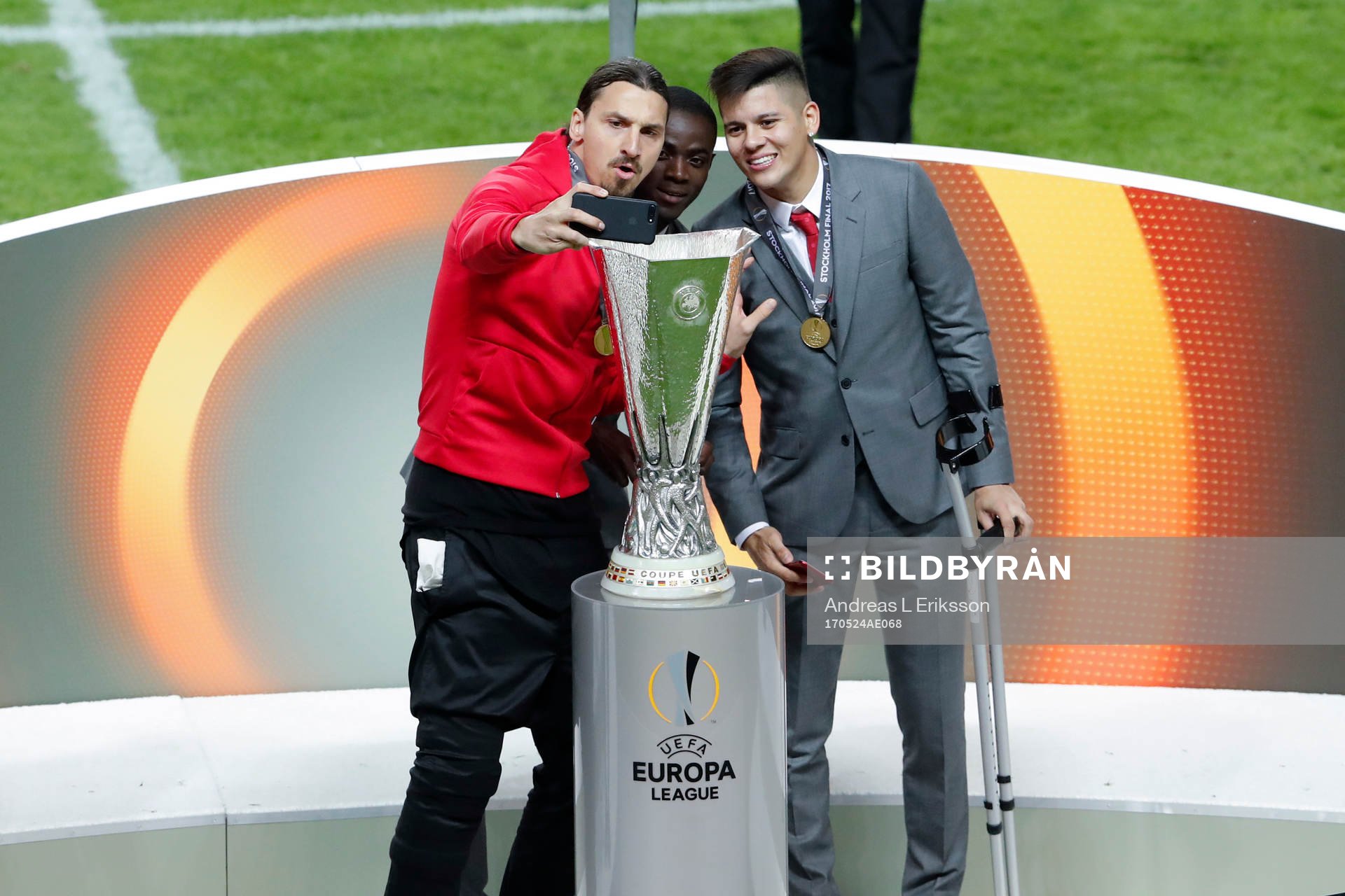 Manchester Uniteds Zlatan Ibrahimovic tar en selfie med