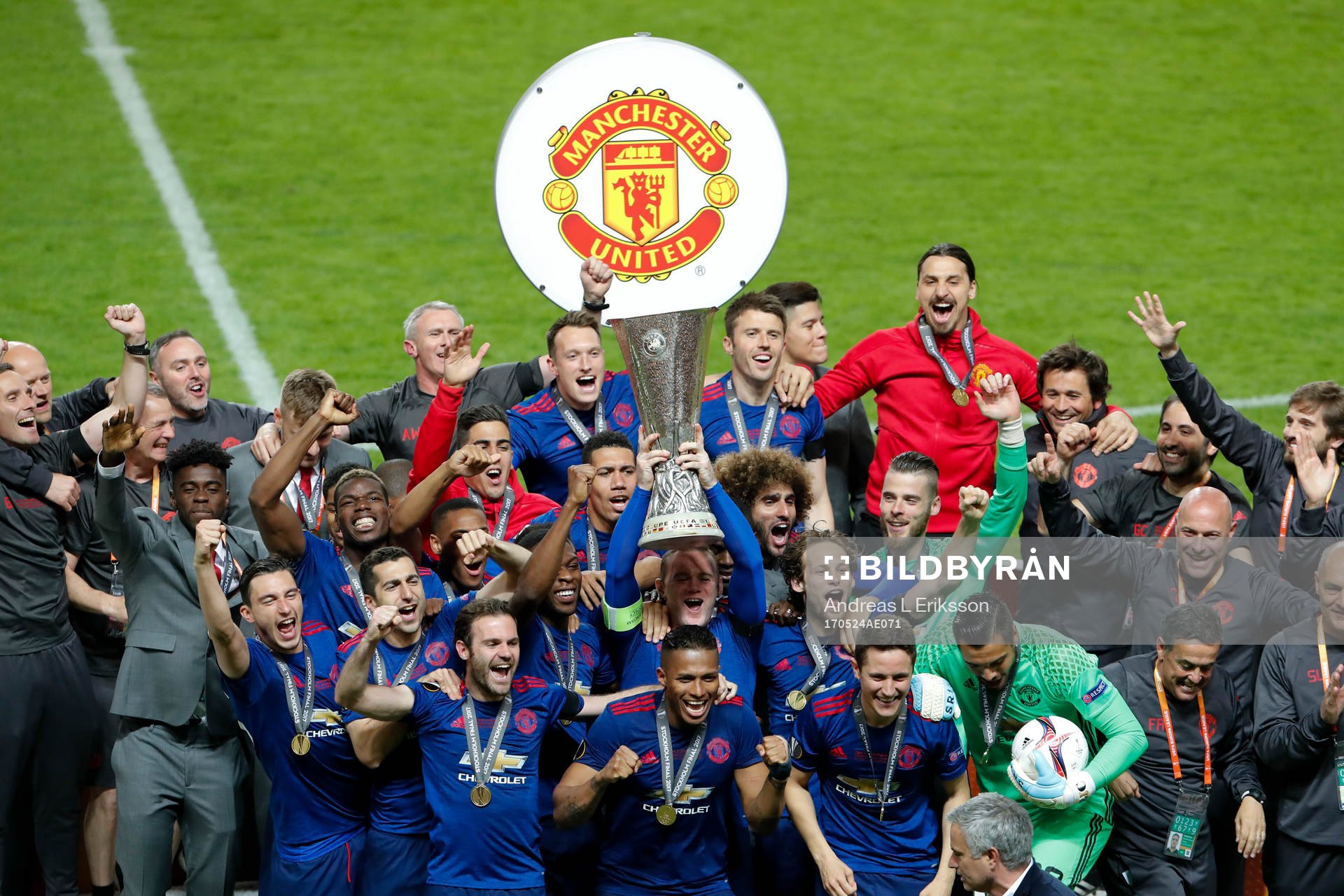 Manchester Uniteds spelare med Zlatan Ibrahimovic jublar