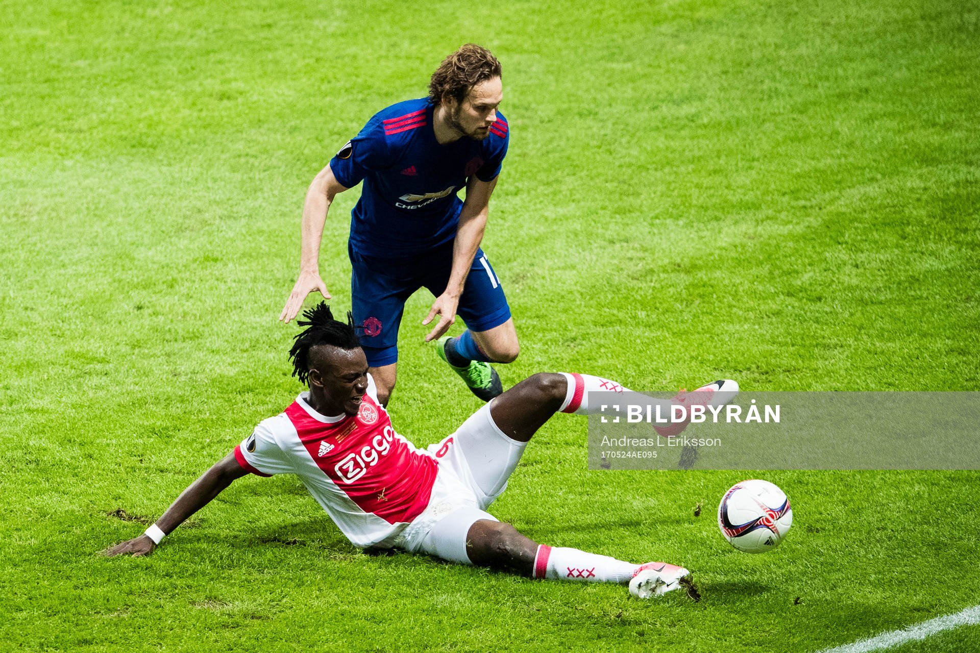 Ajax Bertrand Traoré och Manchester Uniteds Daley Blind