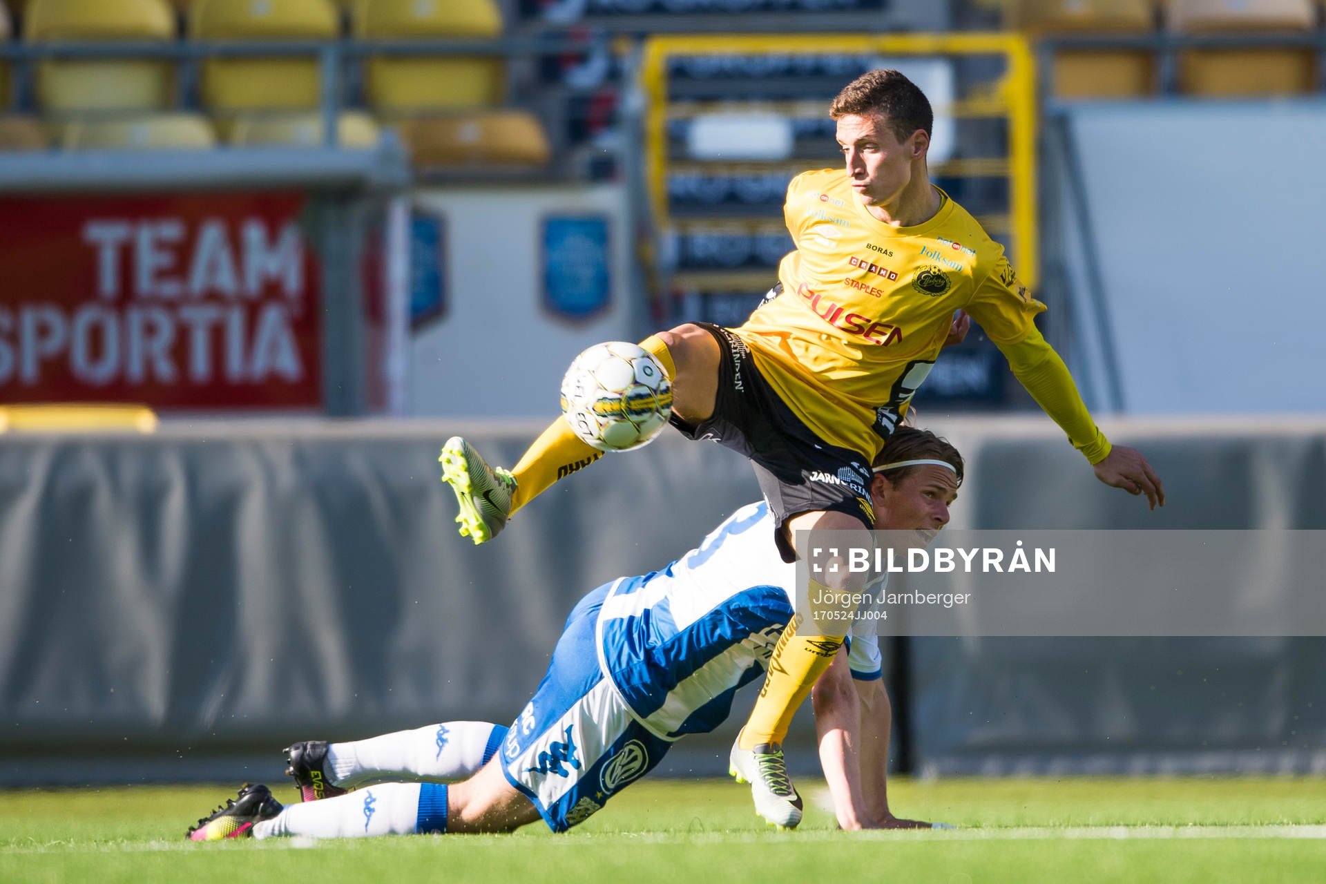 Elfsborgs Arian Kabashi och IFK Göteborgs Isac Skoog