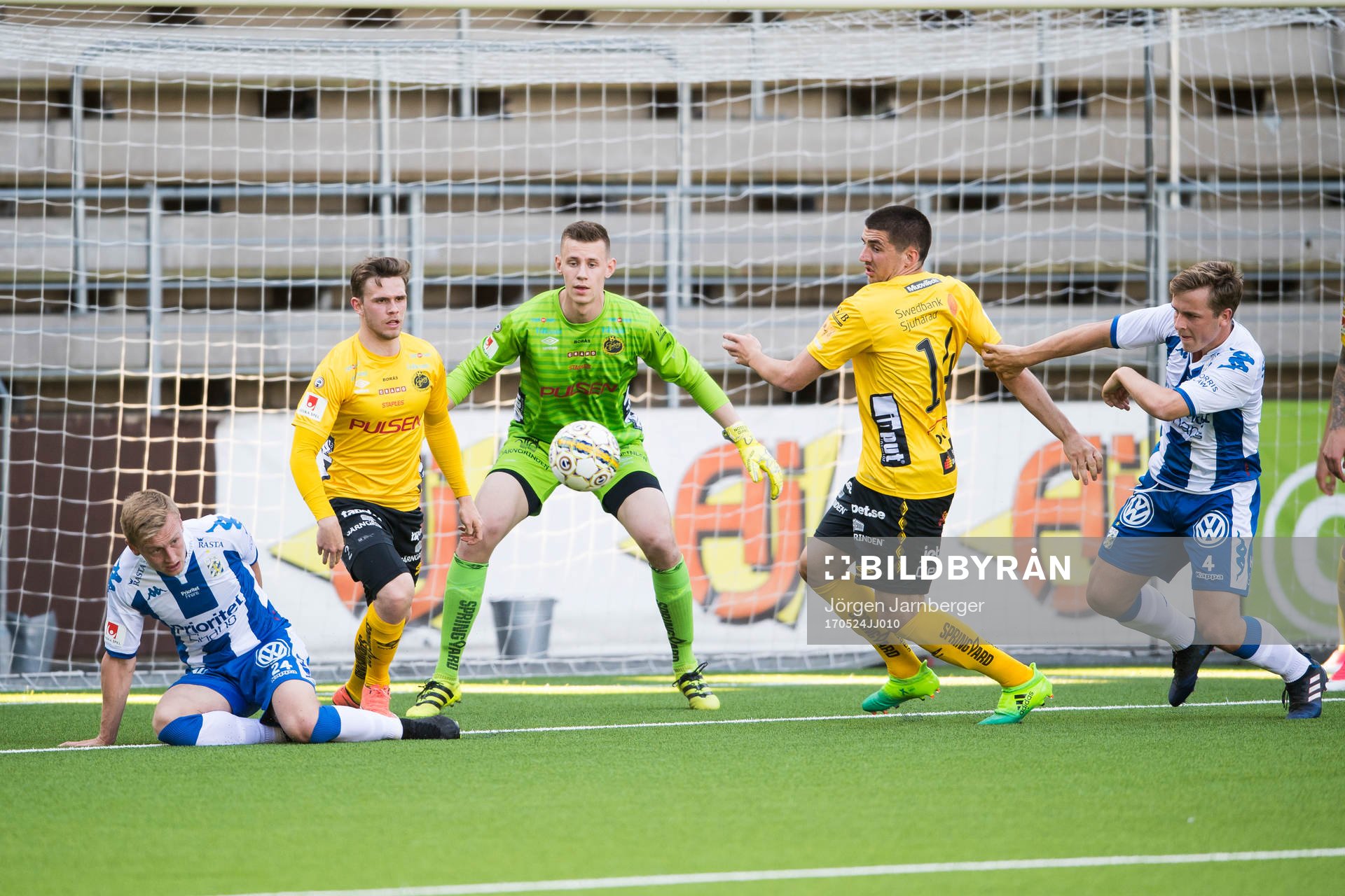 Kamp framför Elfsborgs David Olsson mellan Ibrahim