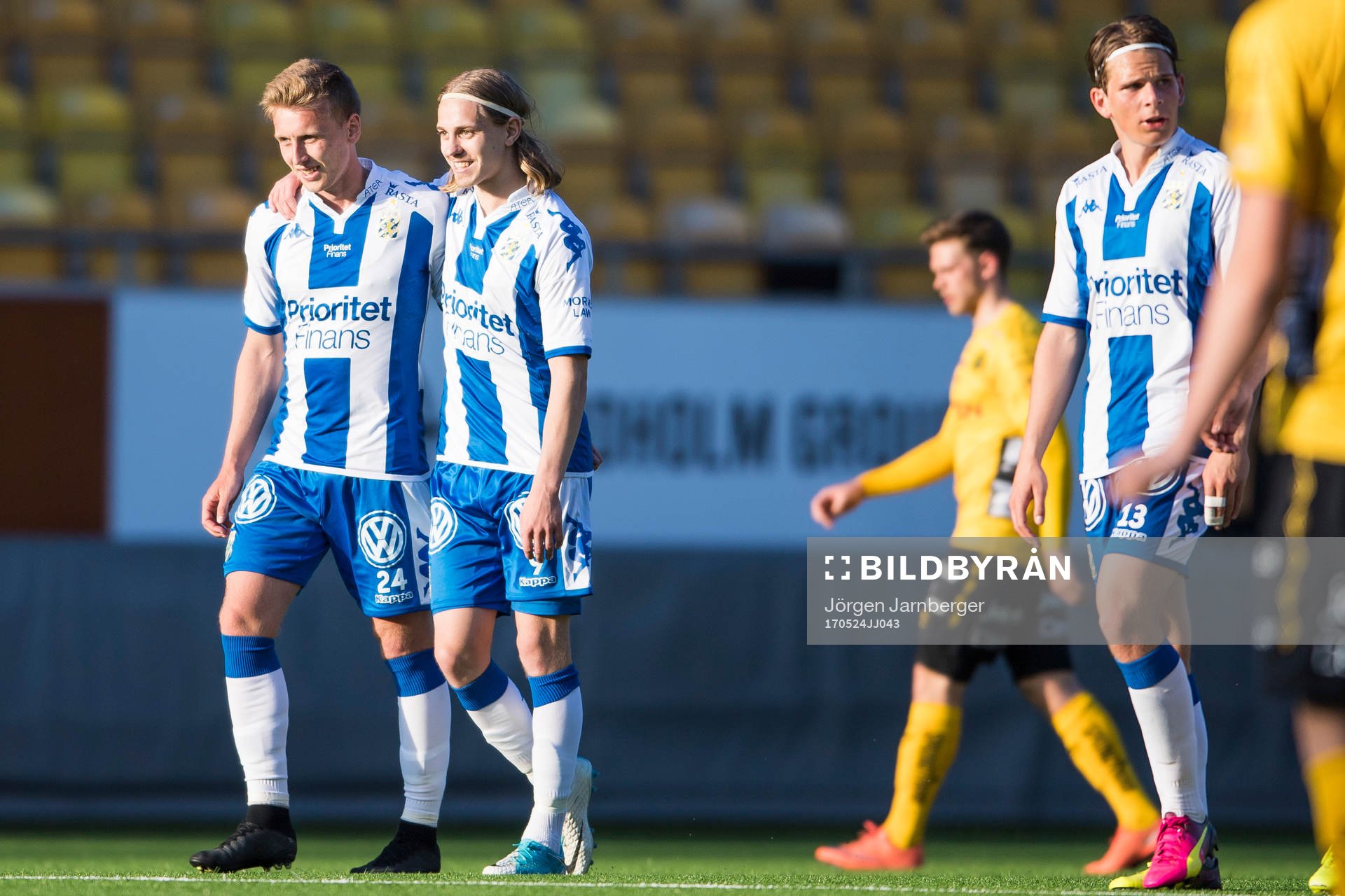IFK Göteborgs Elías Már Ómarsson jublar med Sebastian Olsson efter att gjort 1-2 under fotbollsmatchen i U21 Allsvenskan mellan Elfsborg och IFK Göteborg den 24 maj 2017 i Borås.