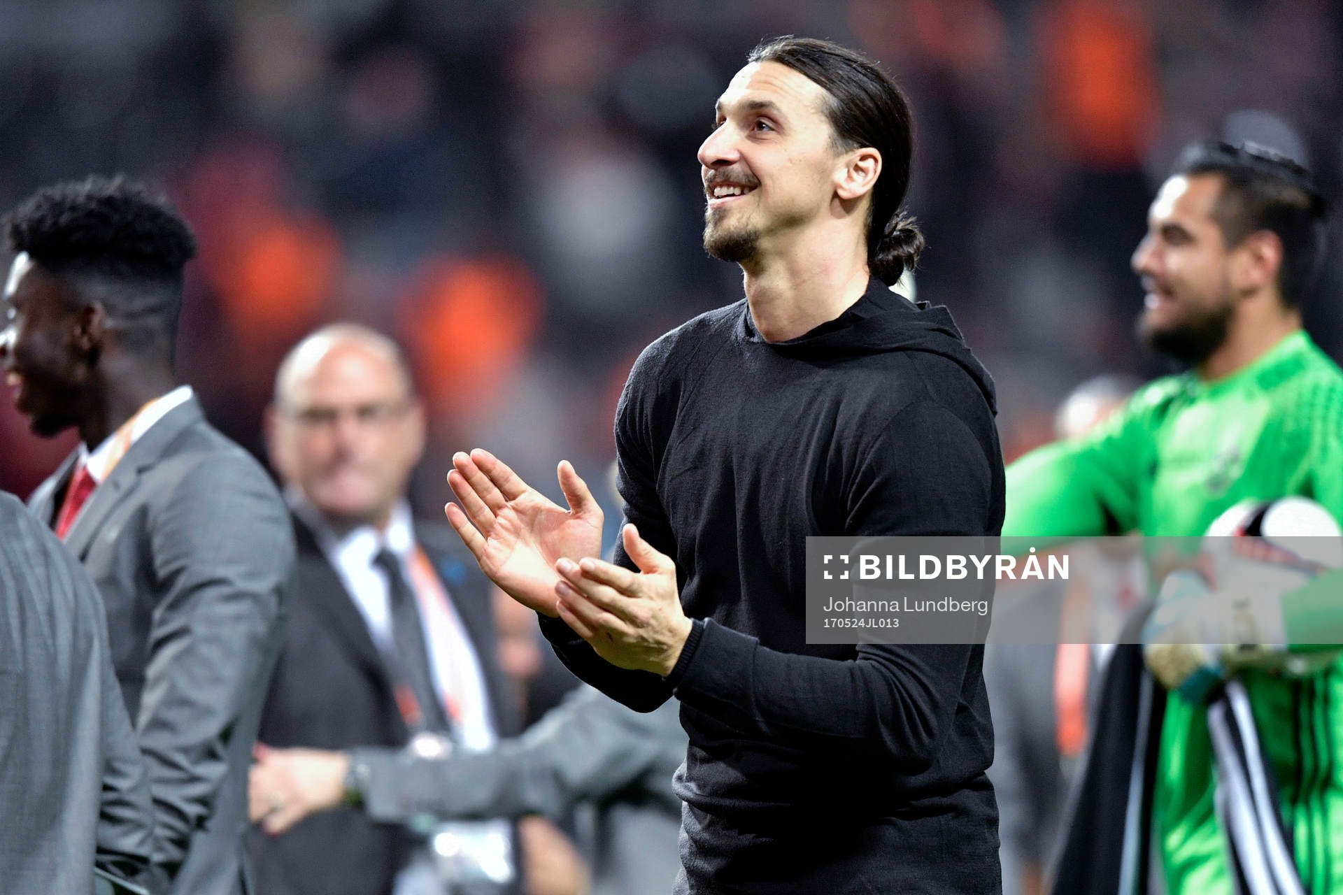Manchester Uniteds Zlatan Ibrahimovic jublar efter slutsignalen iunder finalen i Europa League mellan Ajax och Manchester United den 24 maj 2017 i Stockholm.