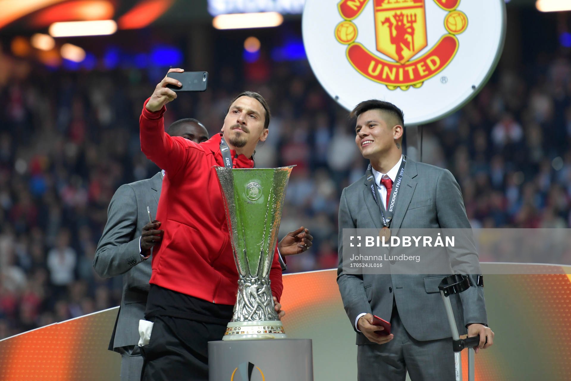 Manchester Uniteds Zlatan Ibrahimovic tar en selfie med