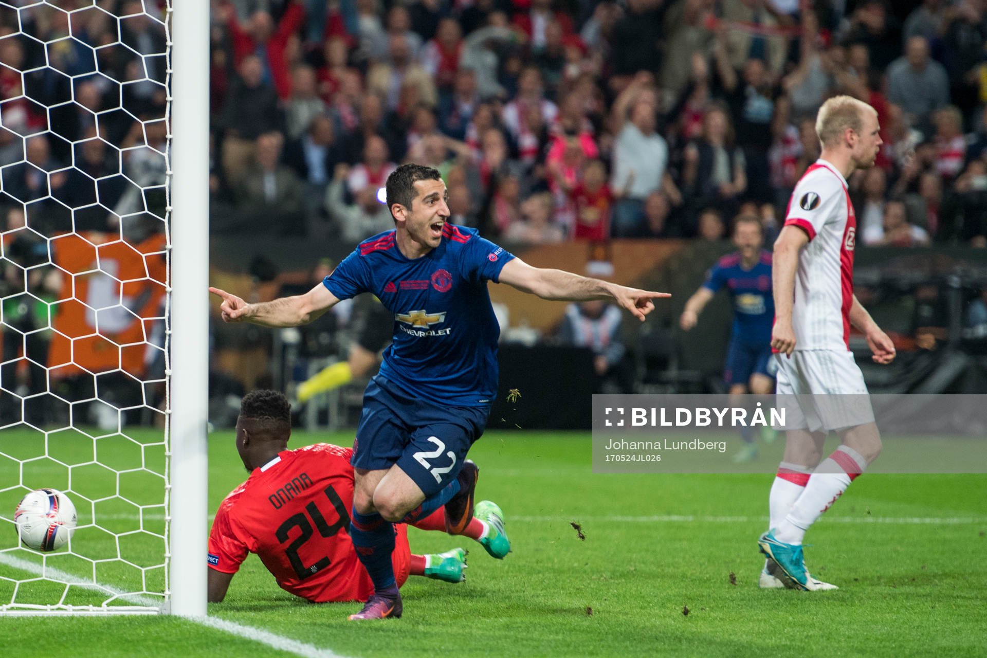Manchester Uniteds Henrikh Mkhitaryan gör 0-2 och jublar