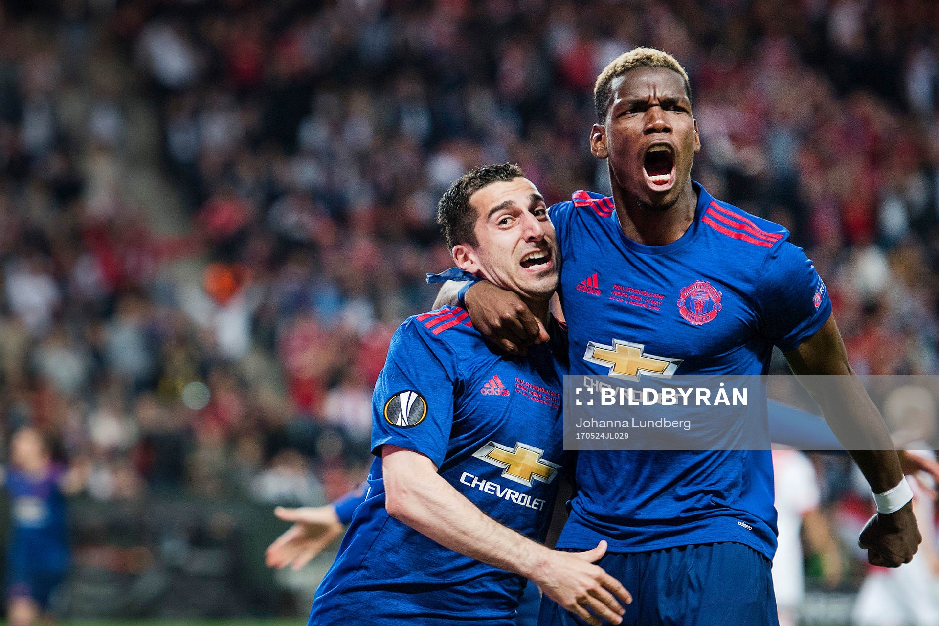 Manchester Uniteds Henrikh Mkhitaryan jublar med Paul Pogba