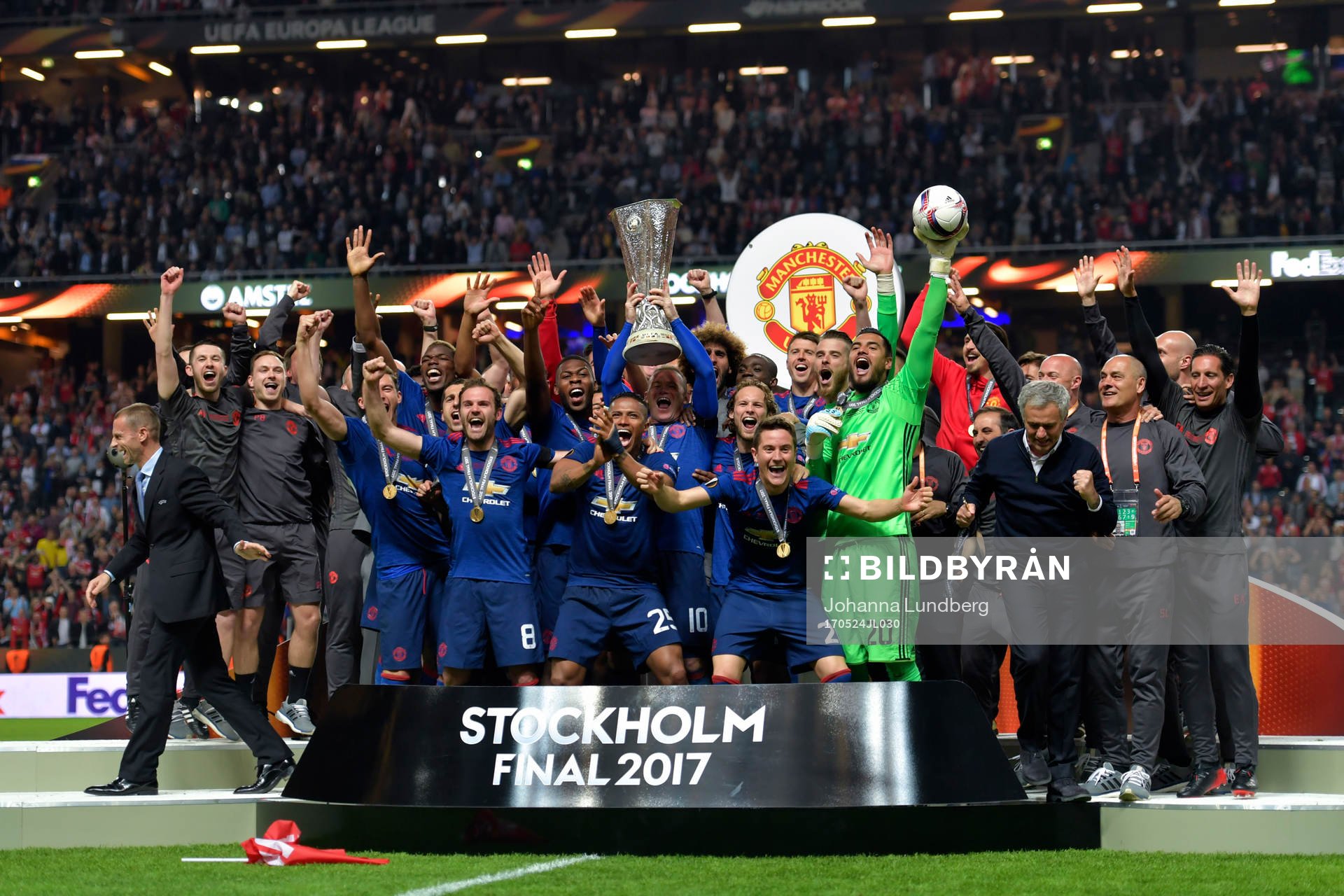 Manchester Uniteds spelare med Zlatan Ibrahimovic jublar