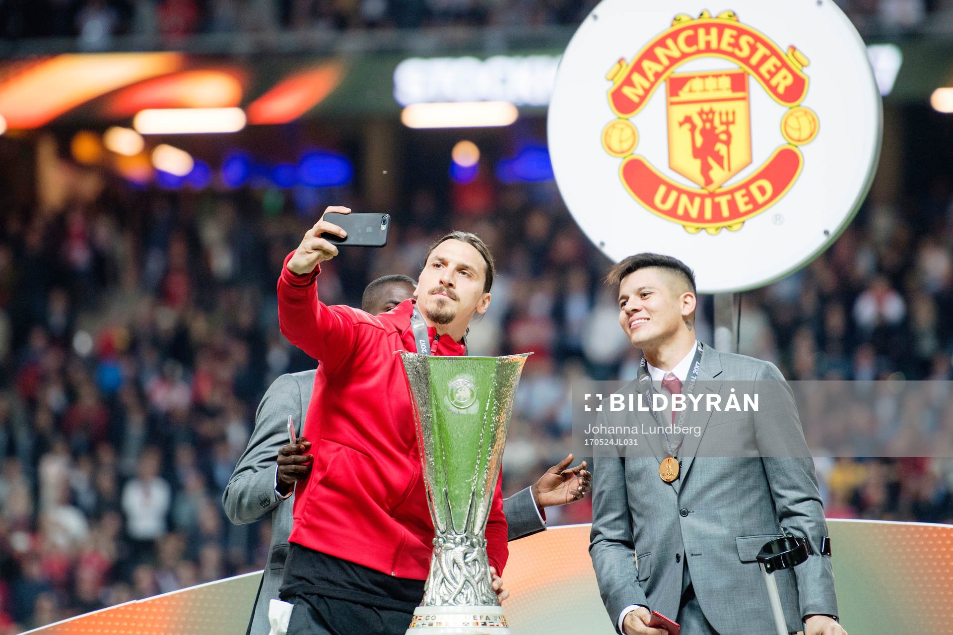 Manchester Uniteds Zlatan Ibrahimovic tar en selfie med