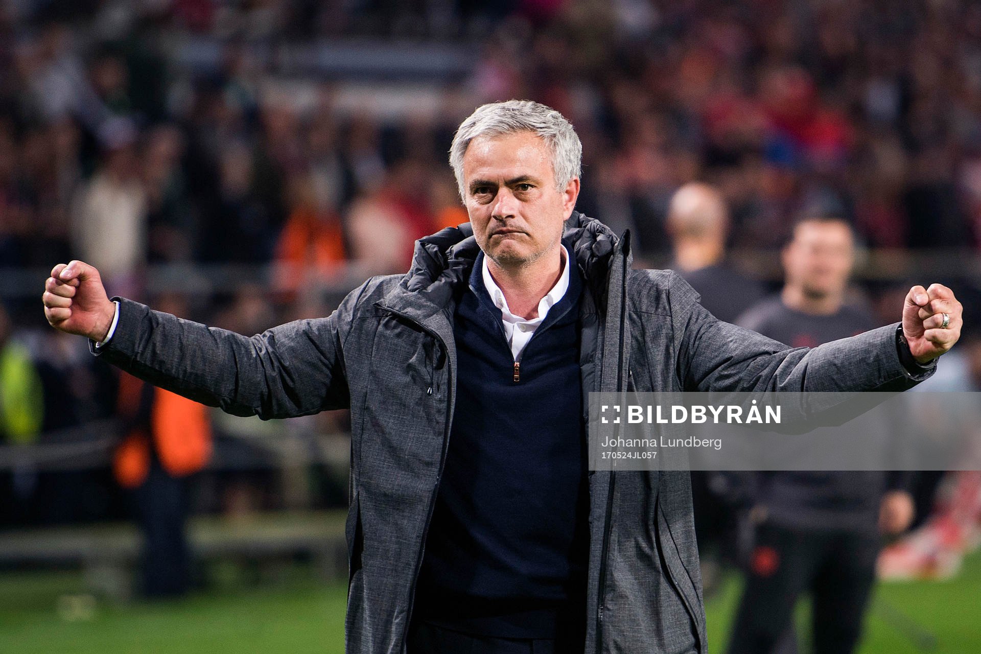 Manchester Uniteds tränare José Mourinho  jublar