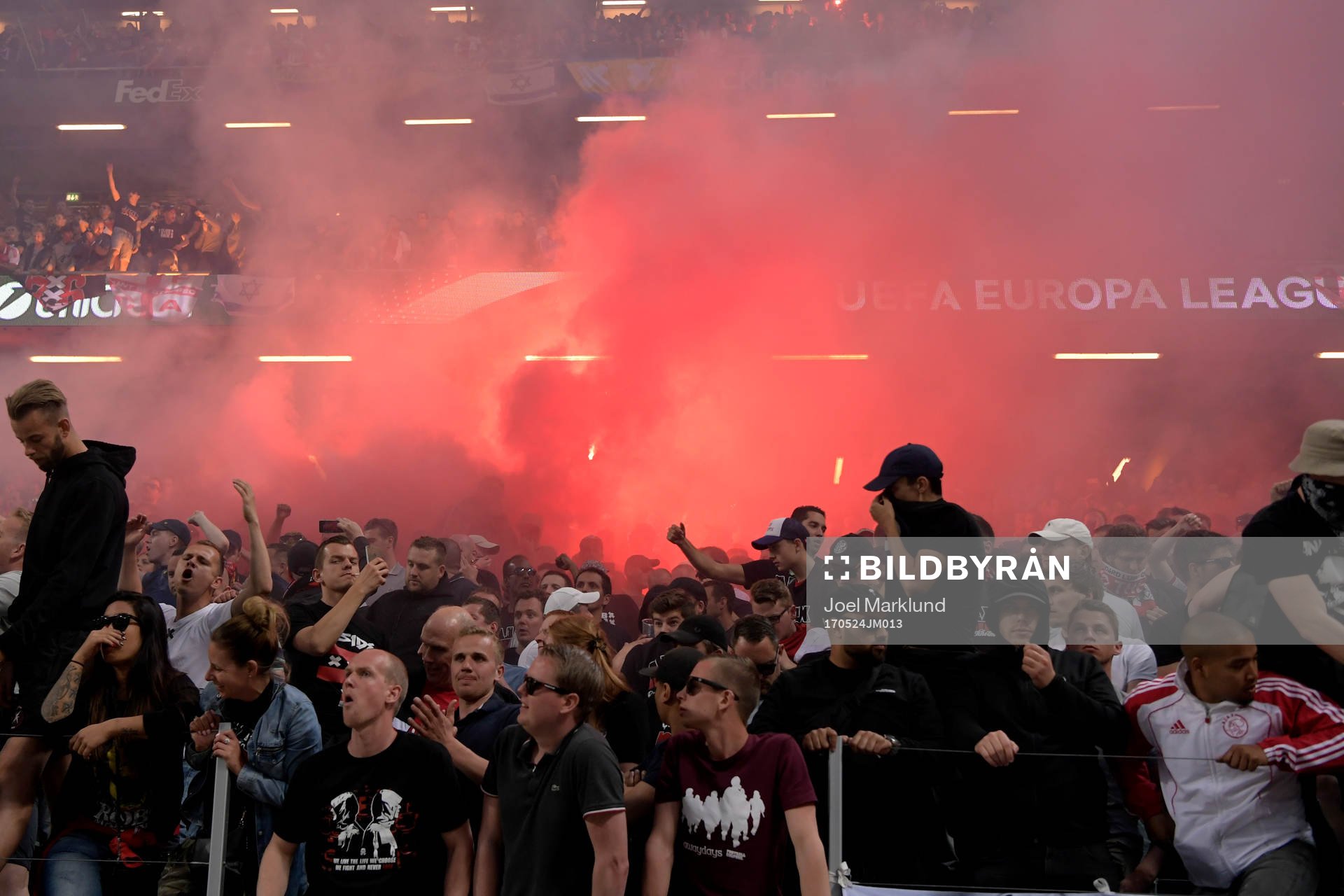 Ajax supportrar eldar bengaler