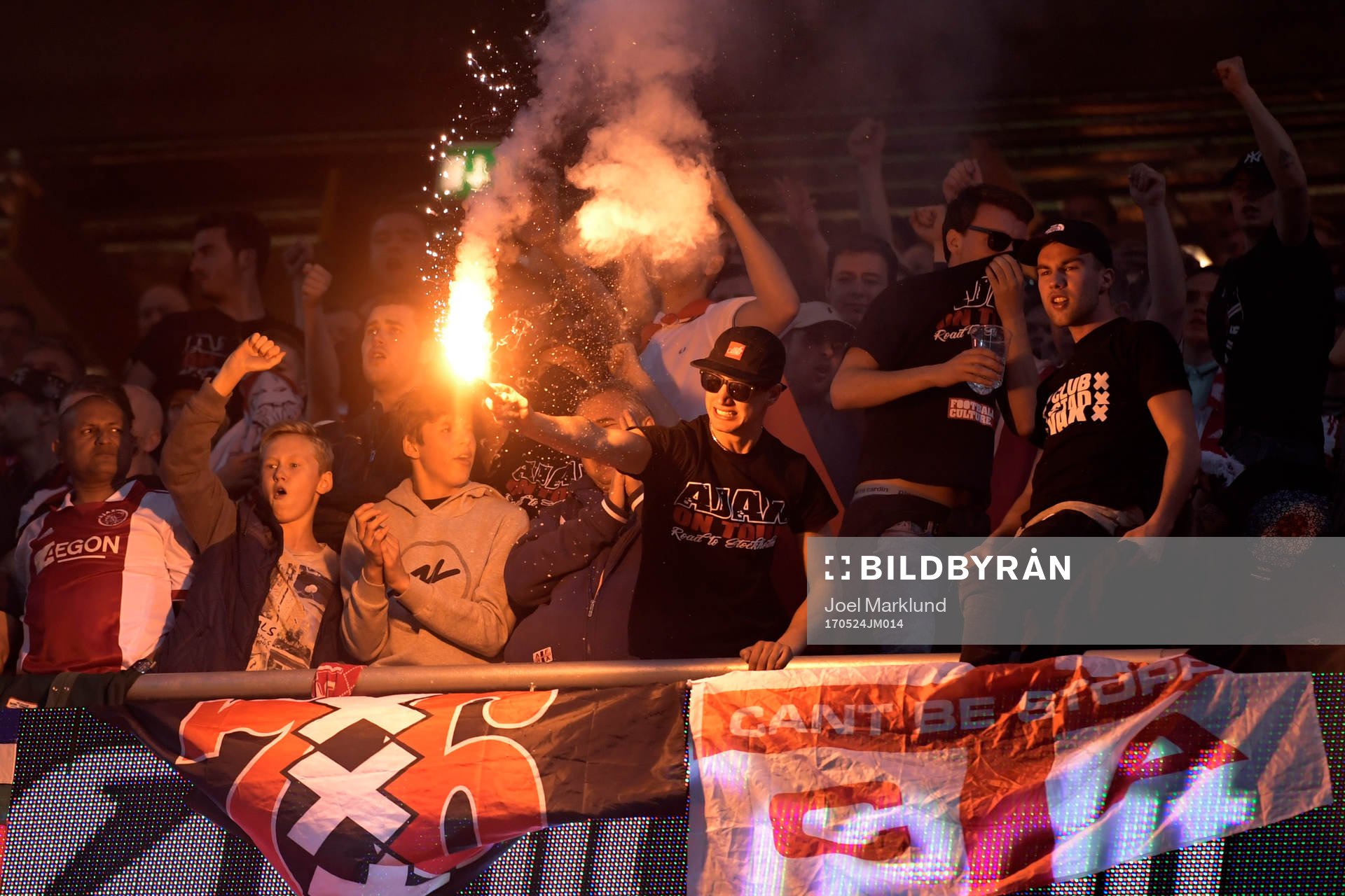 Ajax supportrar eldar bengaler