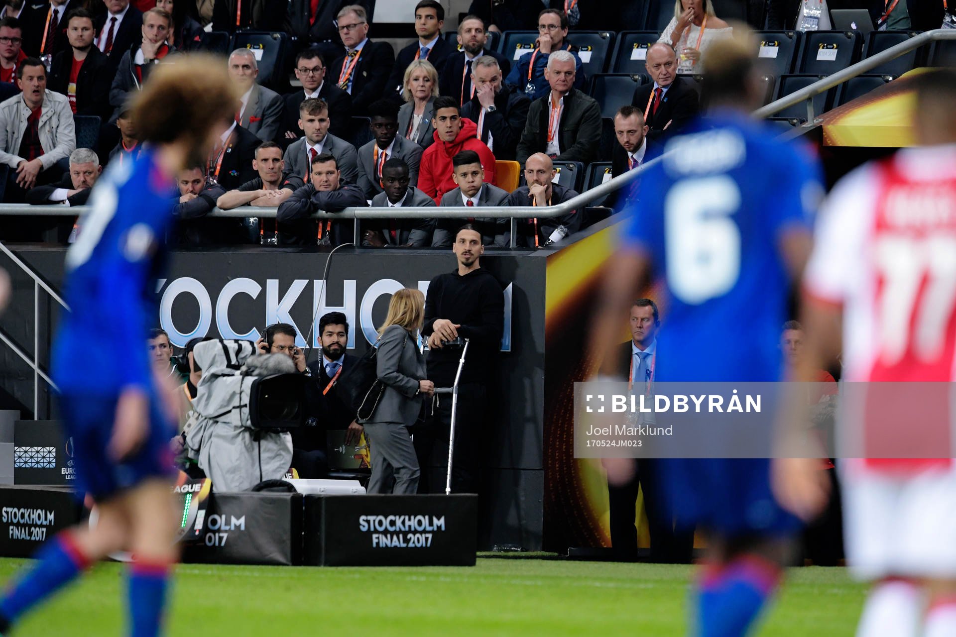 Manchester Uniteds Zlatan Ibrahimovic vid plan med sina