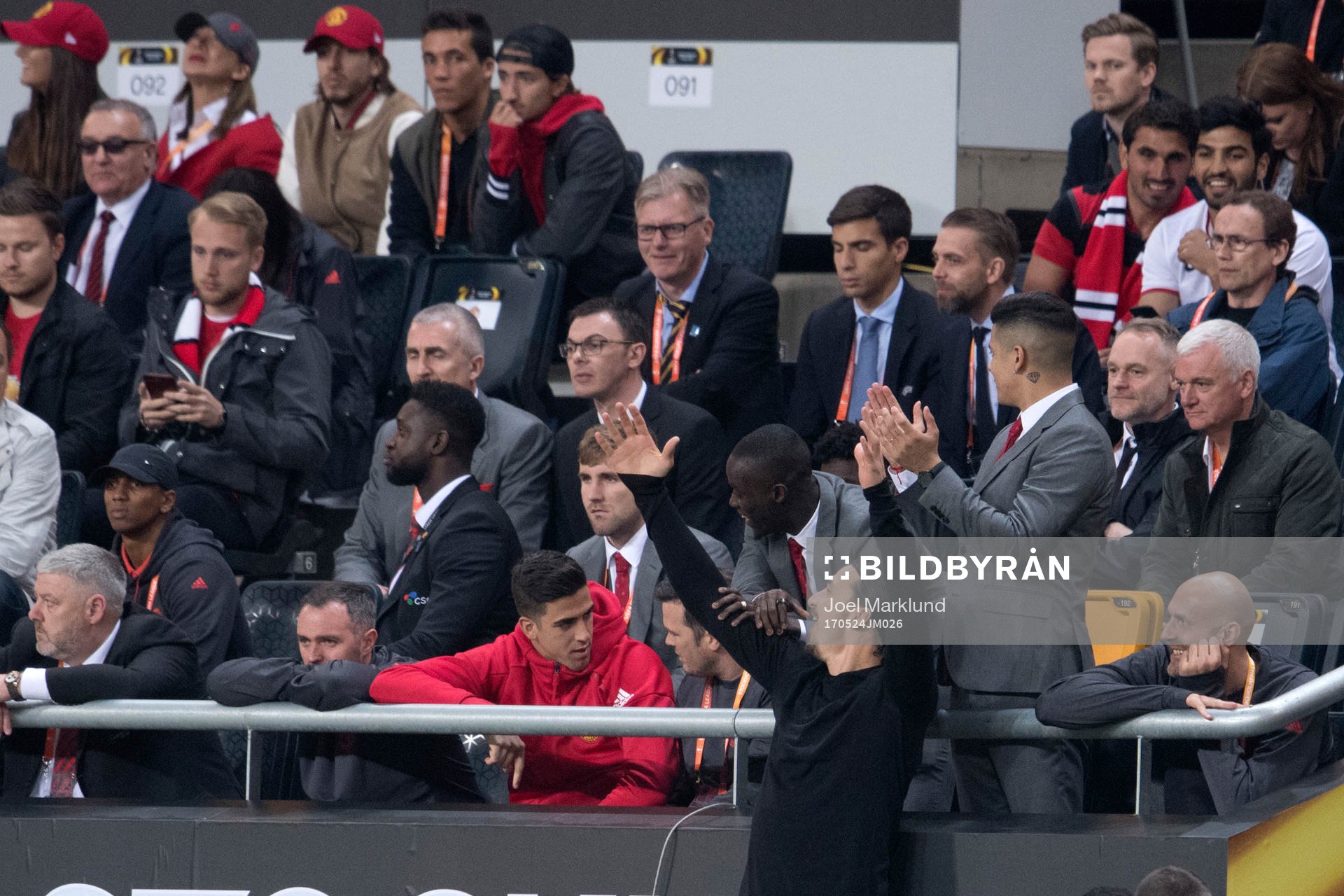 Manchester Uniteds Zlatan Ibrahimovic jublar vid planen