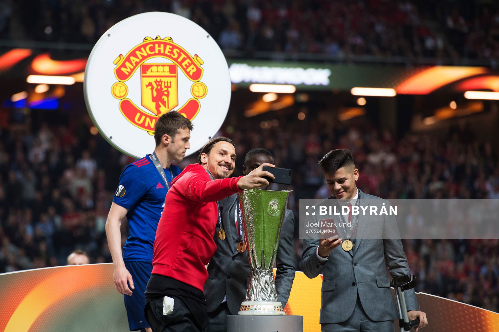 Manchester Uniteds Zlatan Ibrahimovic tar en selfie
