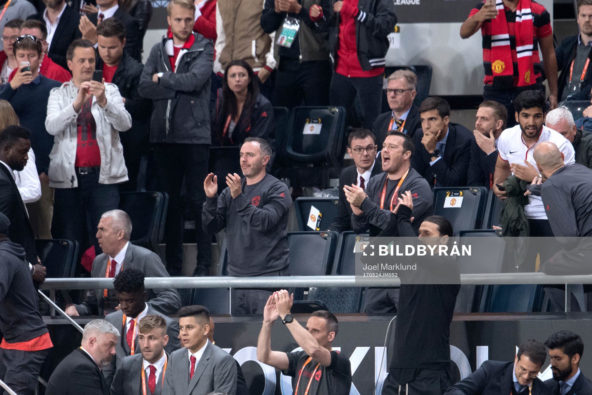 Manchester Uniteds Zlatan Ibrahimovic applåderar