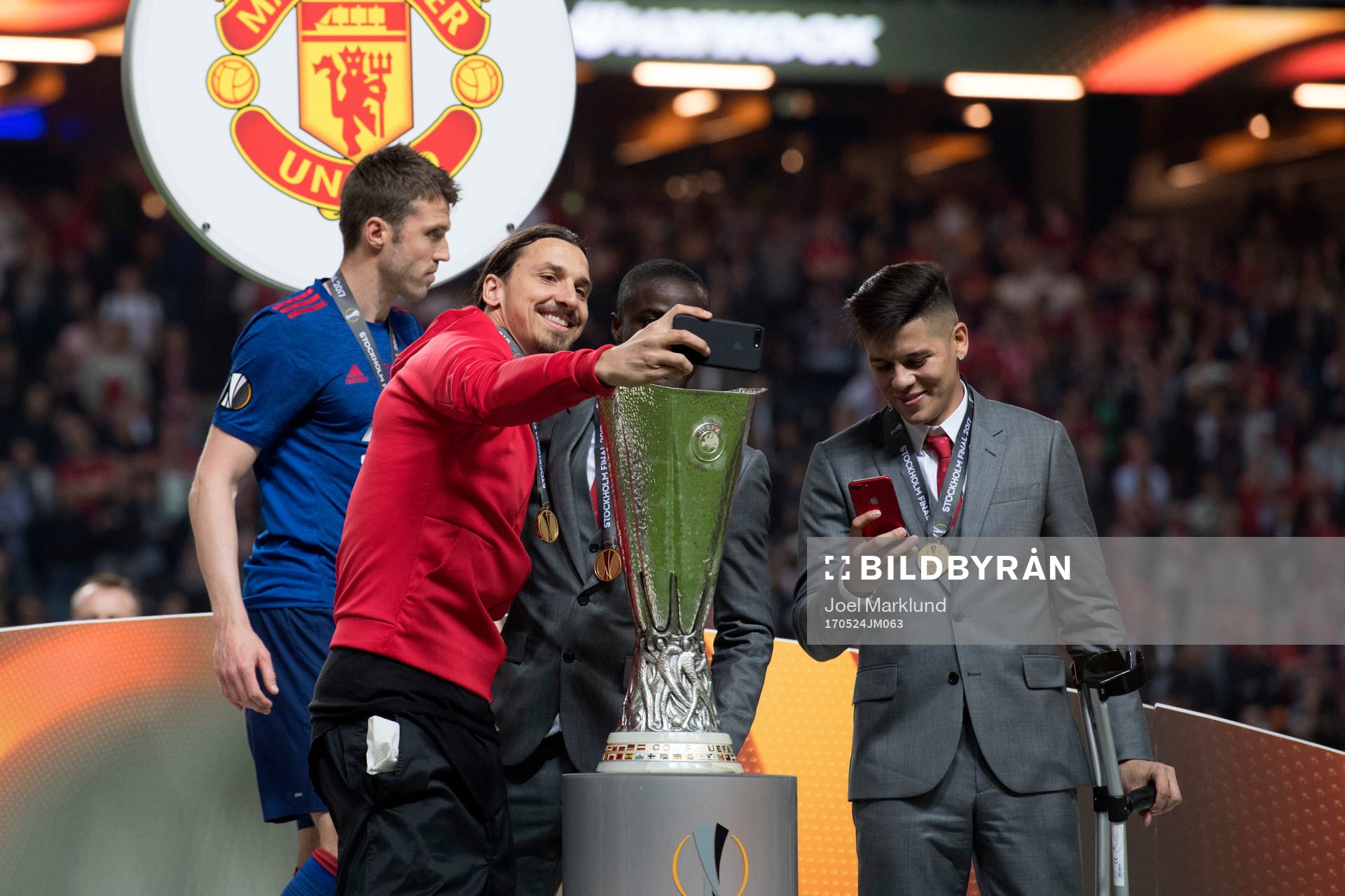 Manchester Uniteds Zlatan Ibrahimovic tar en selfie