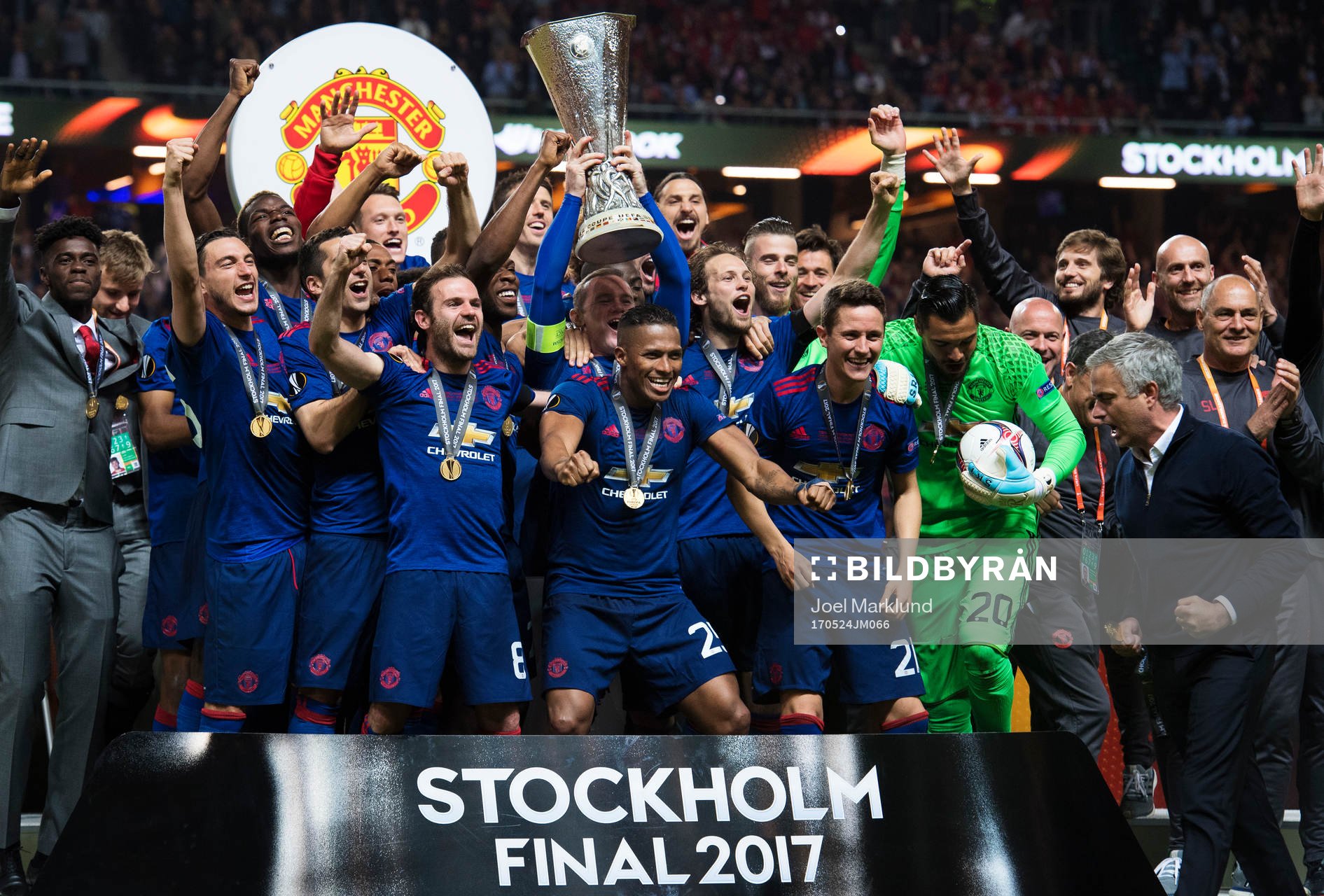 Manchester Uniteds spelare jublar