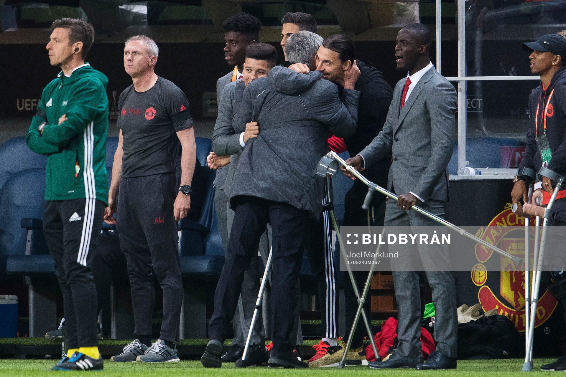 Manchester Uniteds tränare José Mourinho kramar om Zlatan