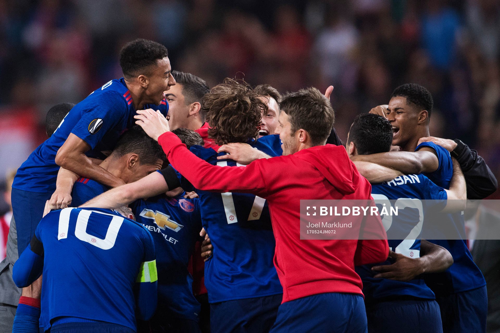 Manchester Uniteds spelare jublar