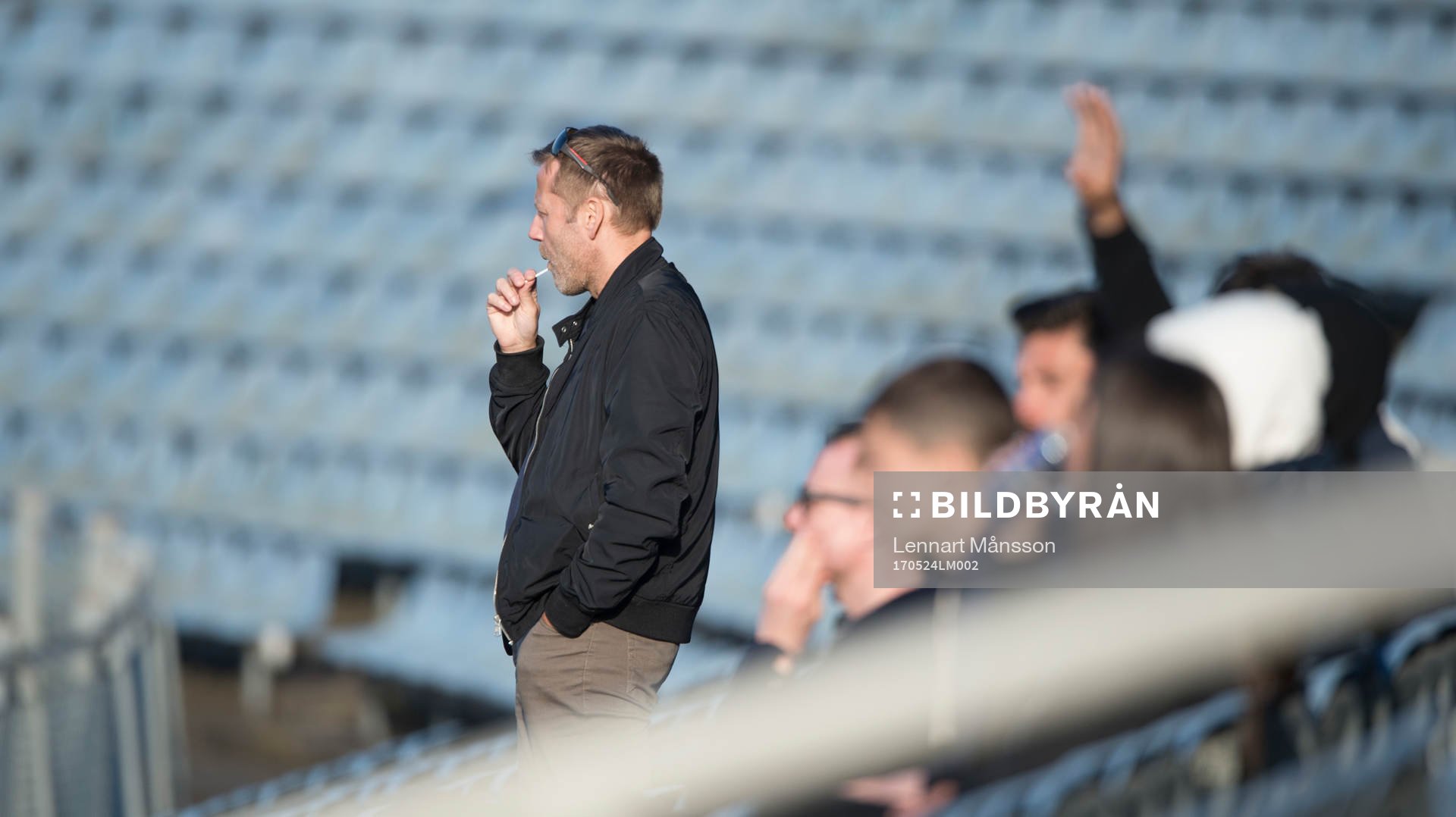IFK Hässleholms fotbollsansvarige Tomas Persson i matchen