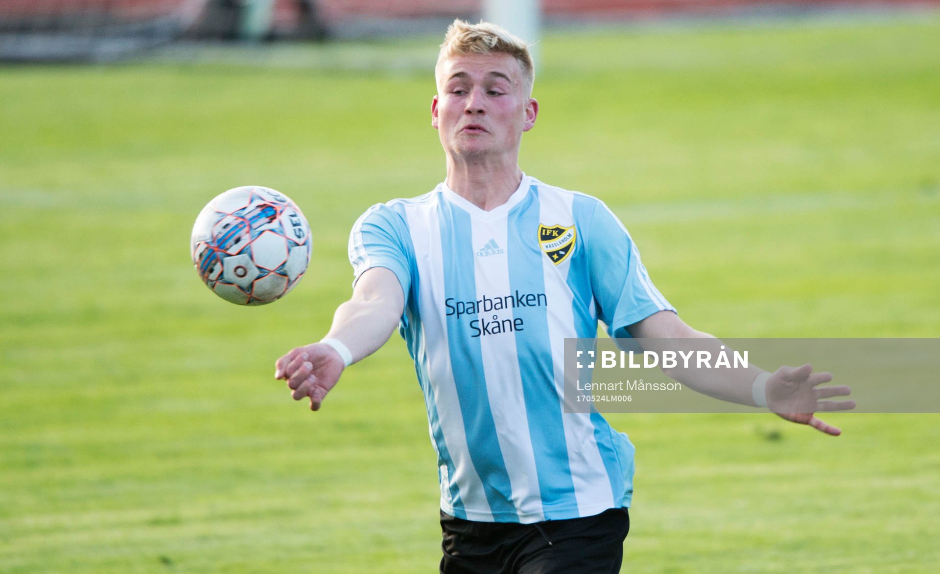 IFK Hässleholms Linus Svensson i matchen i division 2