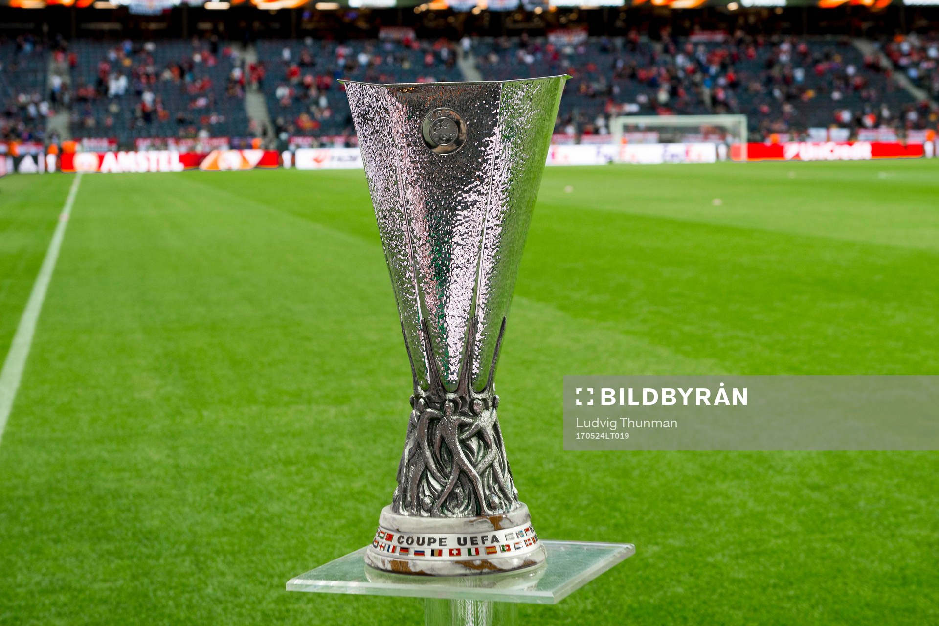 Europa League pokalen visas upp
