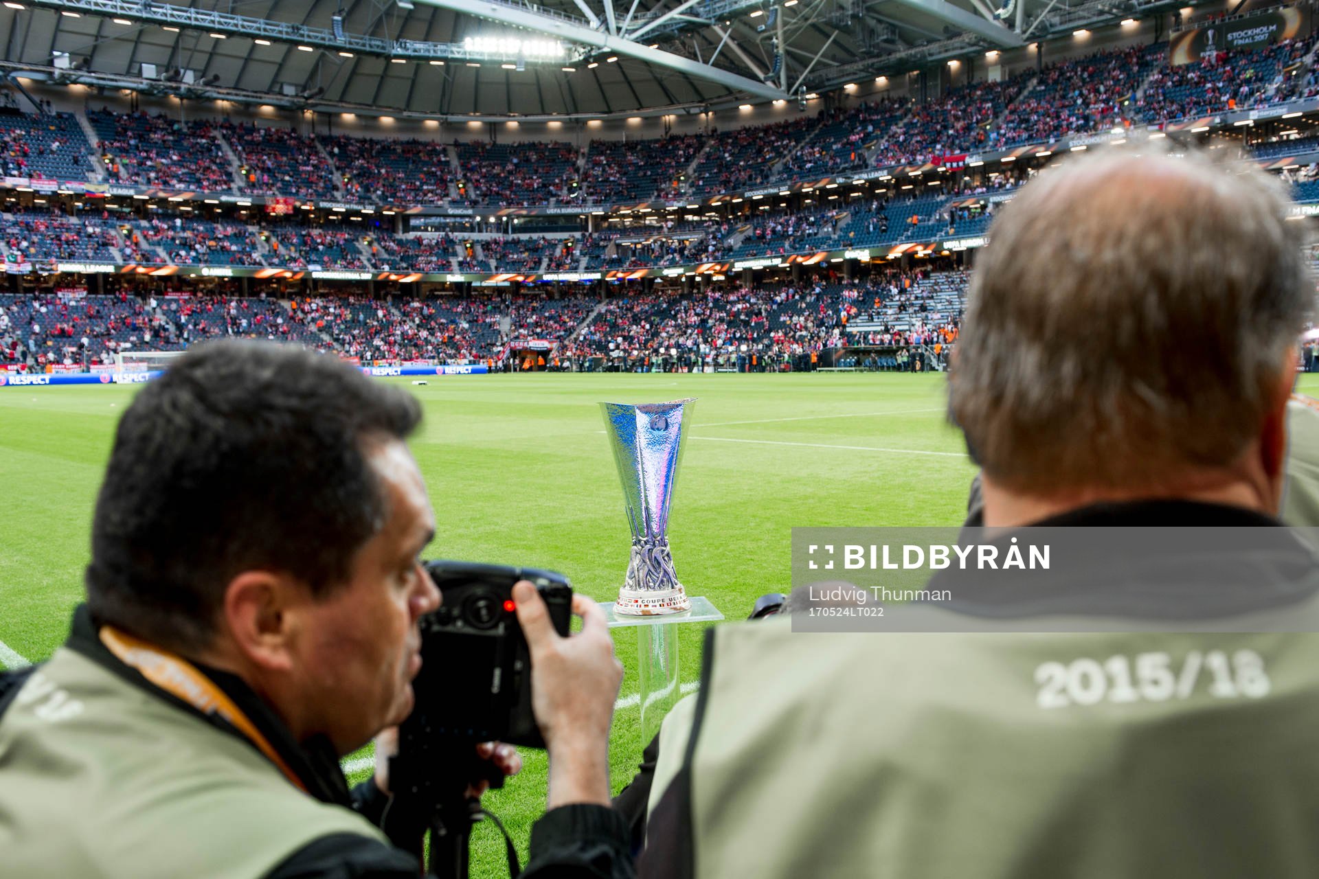 Europa League pokalen visas upp